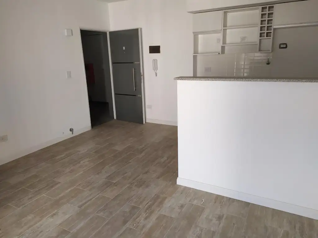2 ambientes con balcón