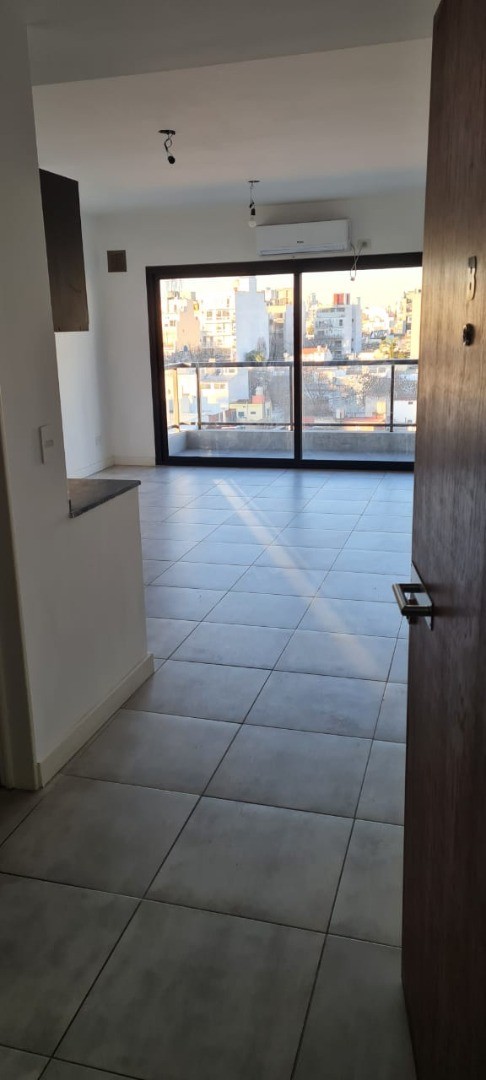 Monoambiente con balcón al frente en Villa Ortúzar