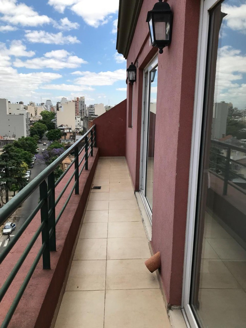 Departamento de 3 ambientes con balcón al frente en Boedo