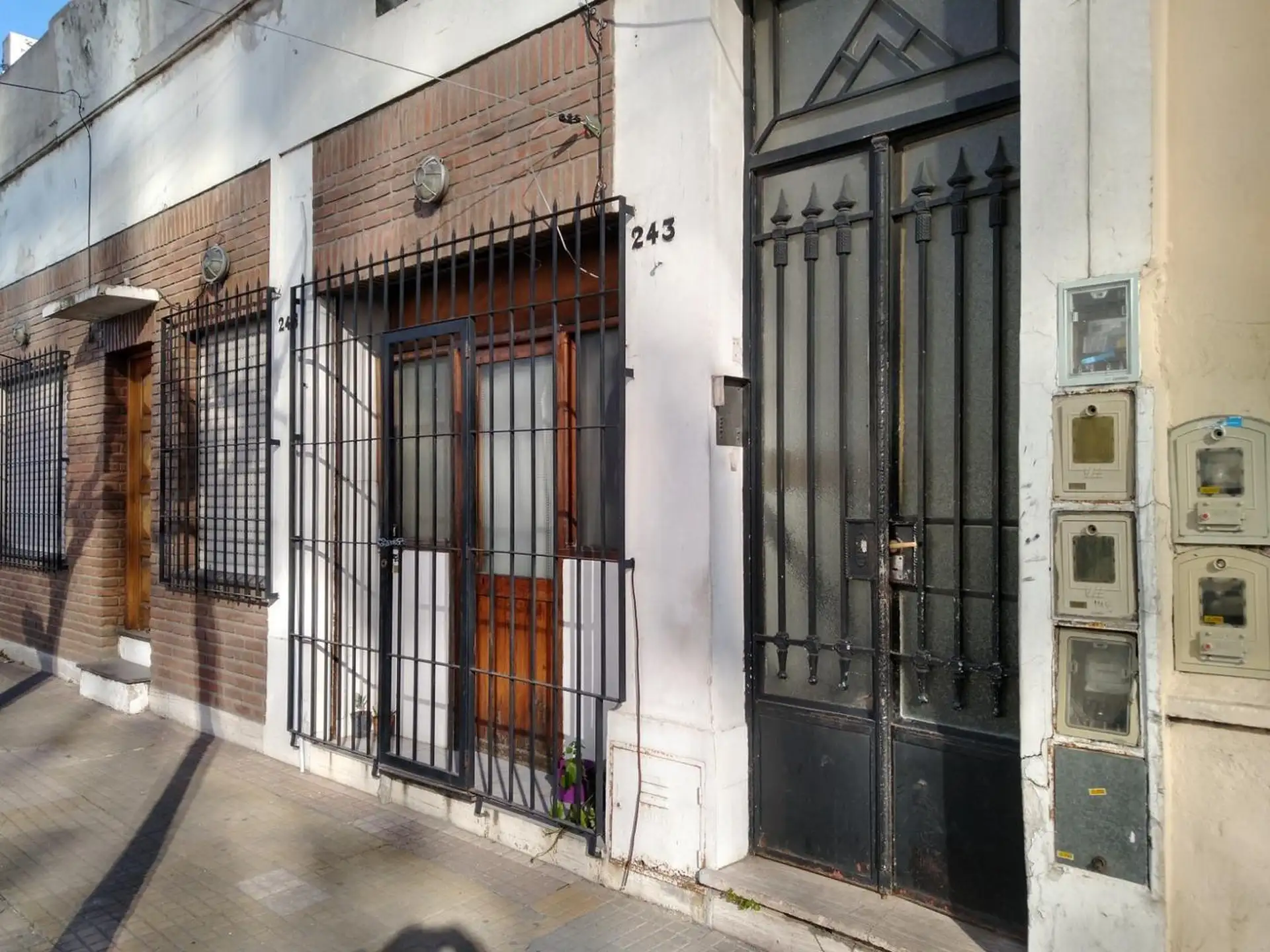 Front-facing house-style PH with independent entrance in Avellaneda