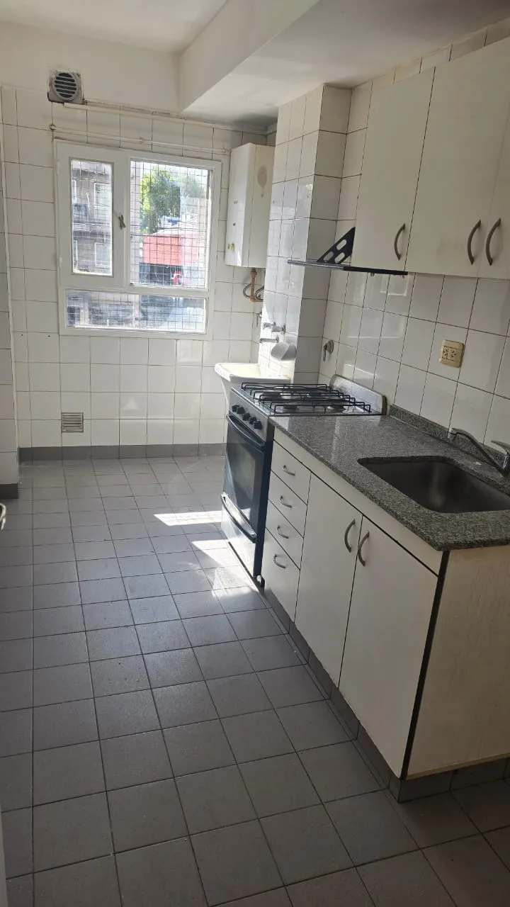 Departamento de 2 ambientes con balcón y cochera fija en Villa Luro