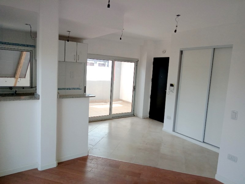 Apartamento de dois ambientes com varanda em Flores, em frente à Plaza Misericordia