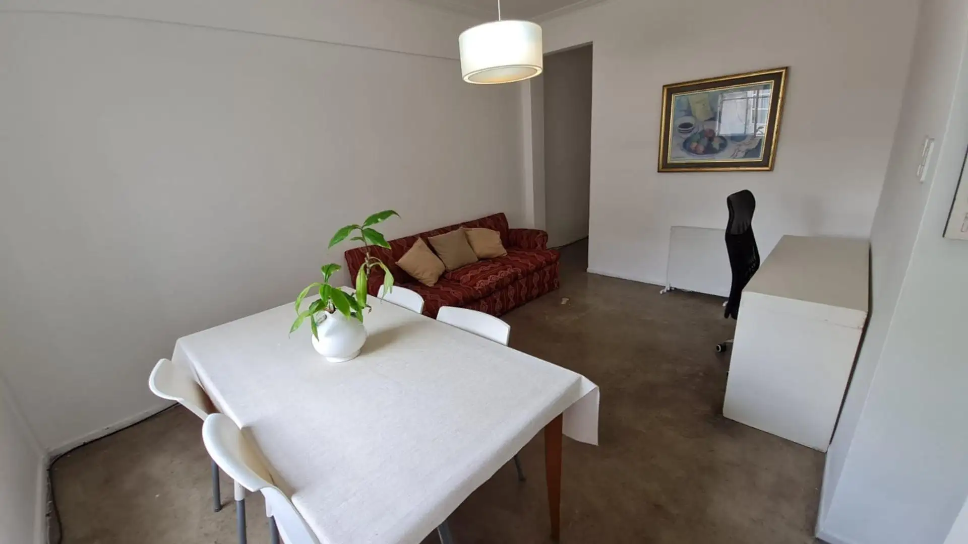 Apartamento mobiliado de três ambientes em Monserrat
