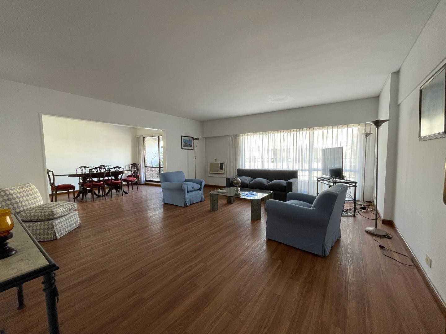 Departamento de 4 ambientes con dependencia y cochera en Retiro