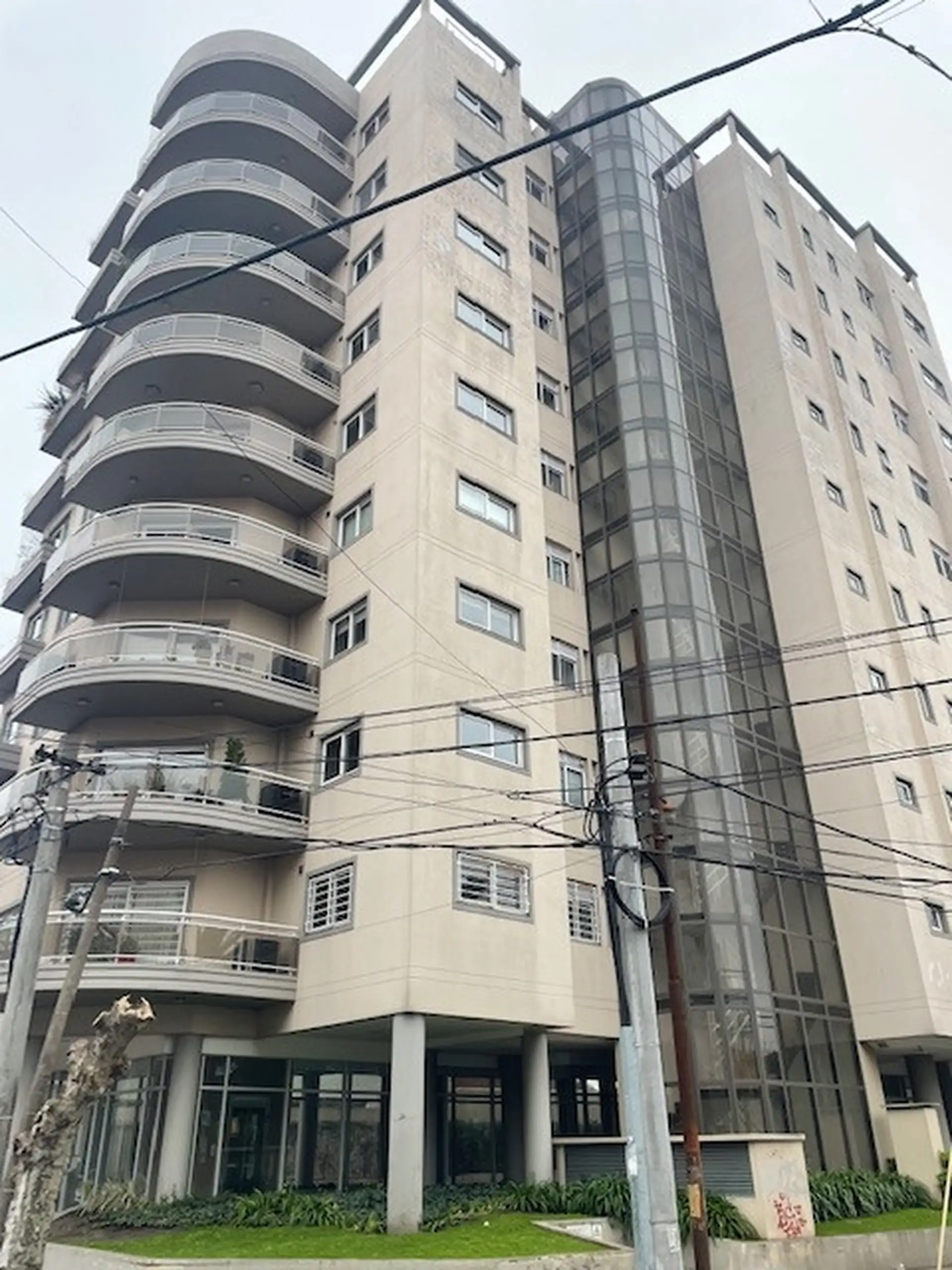 Three-bedroom half-floor apartment in La Matanza