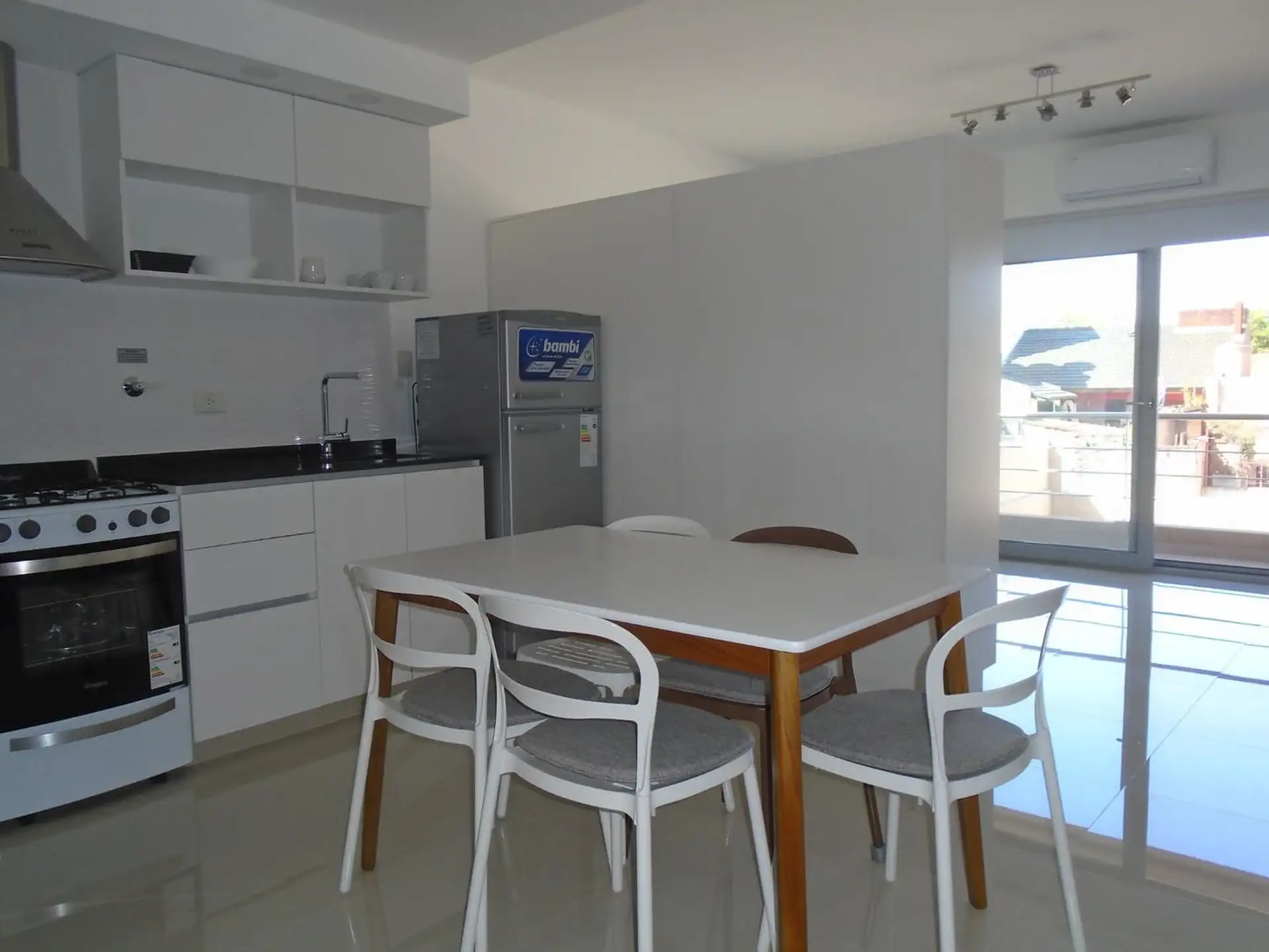 Kitnet mobiliada com varanda em Villa Urquiza