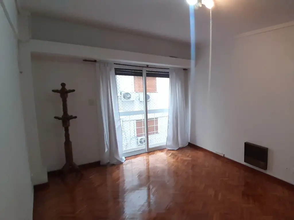Flores 2-room apt with laundry