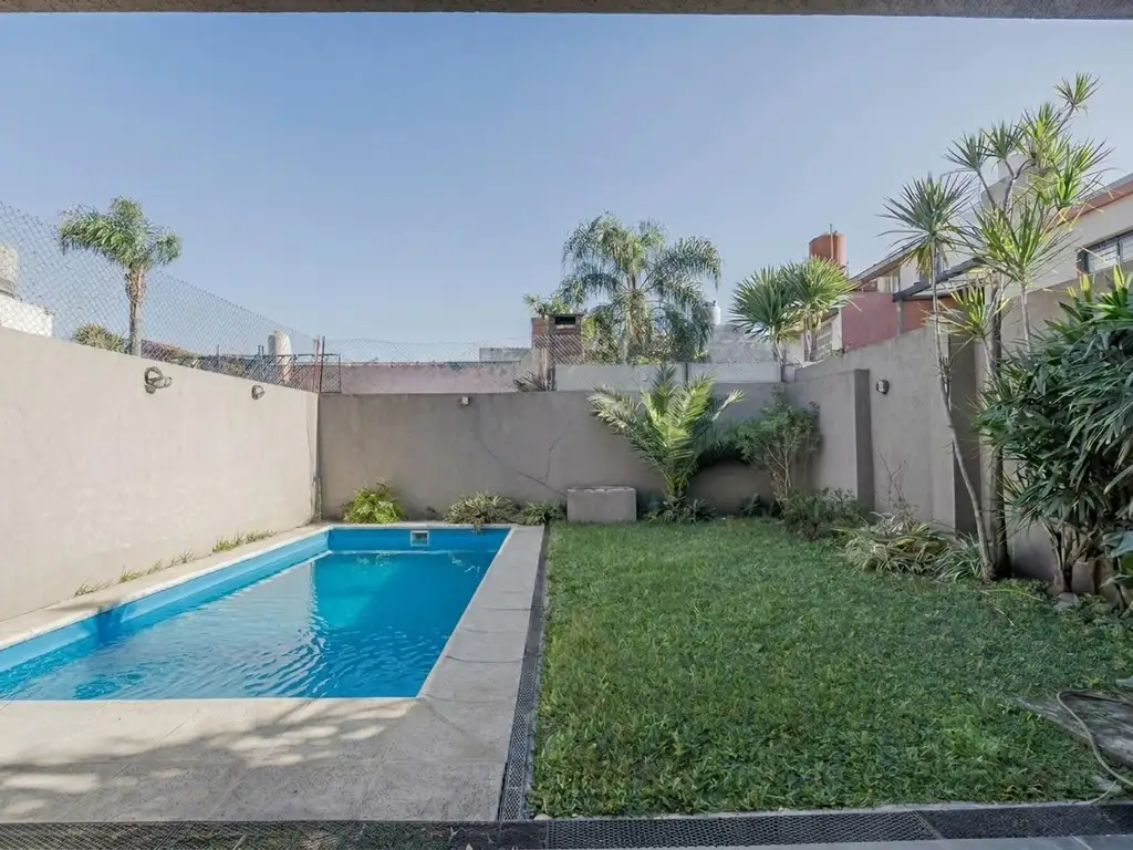 Chalet con piscina y quincho