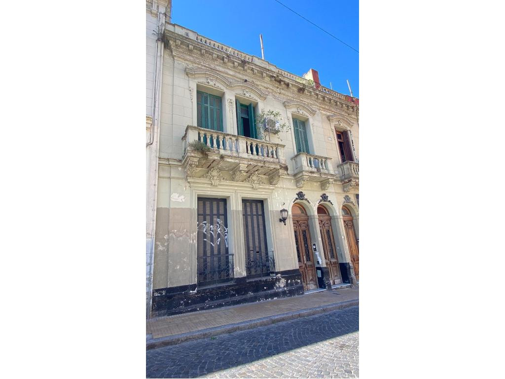 Casa de 7 dormitorios en Monserrat