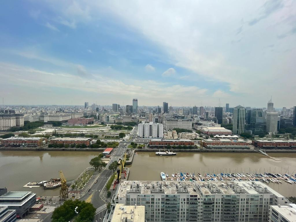 Unfurnished four-bedroom apartment in Puerto Madero