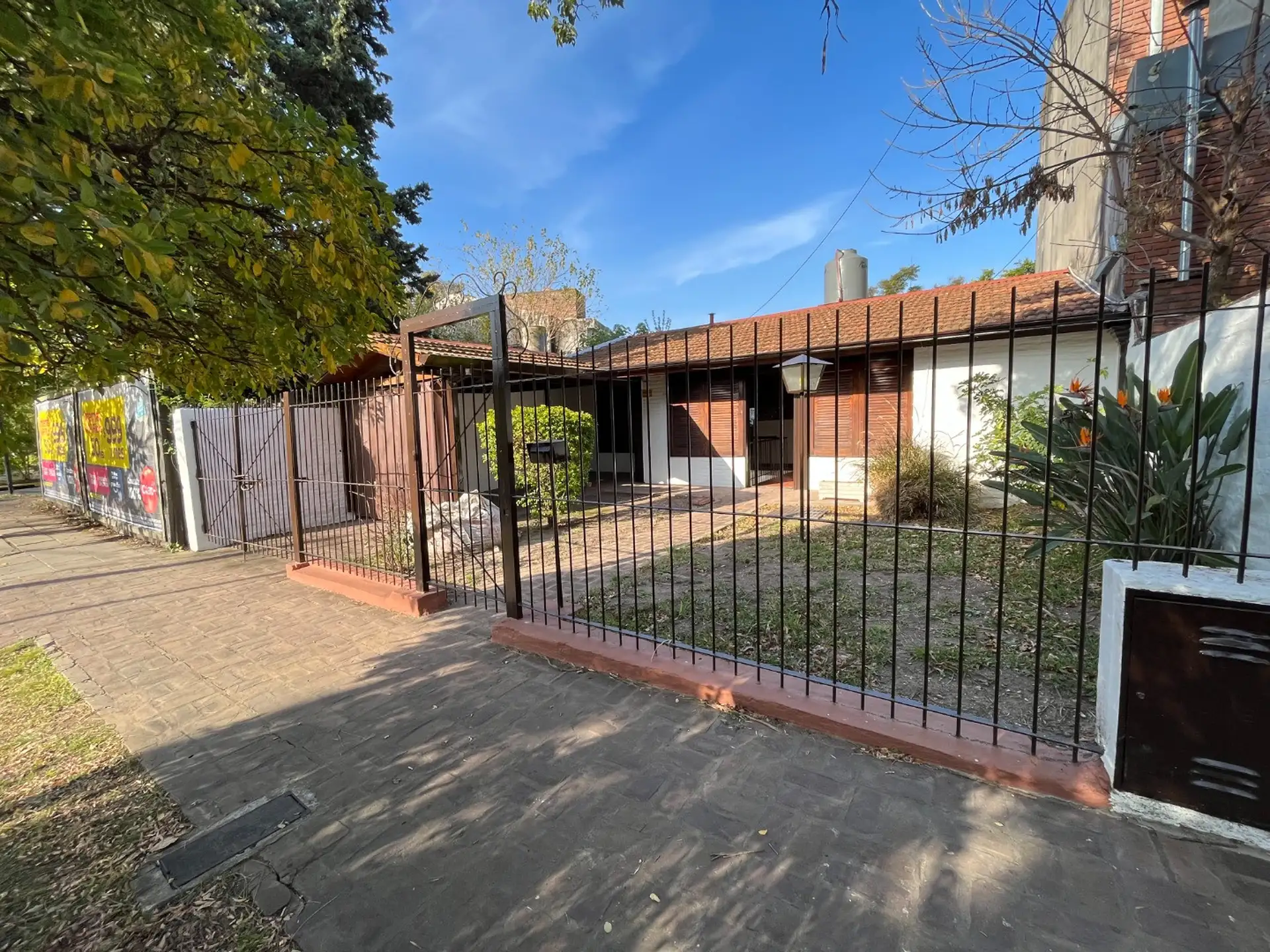 Three-bedroom house in Ciudad Jardín del Palomar