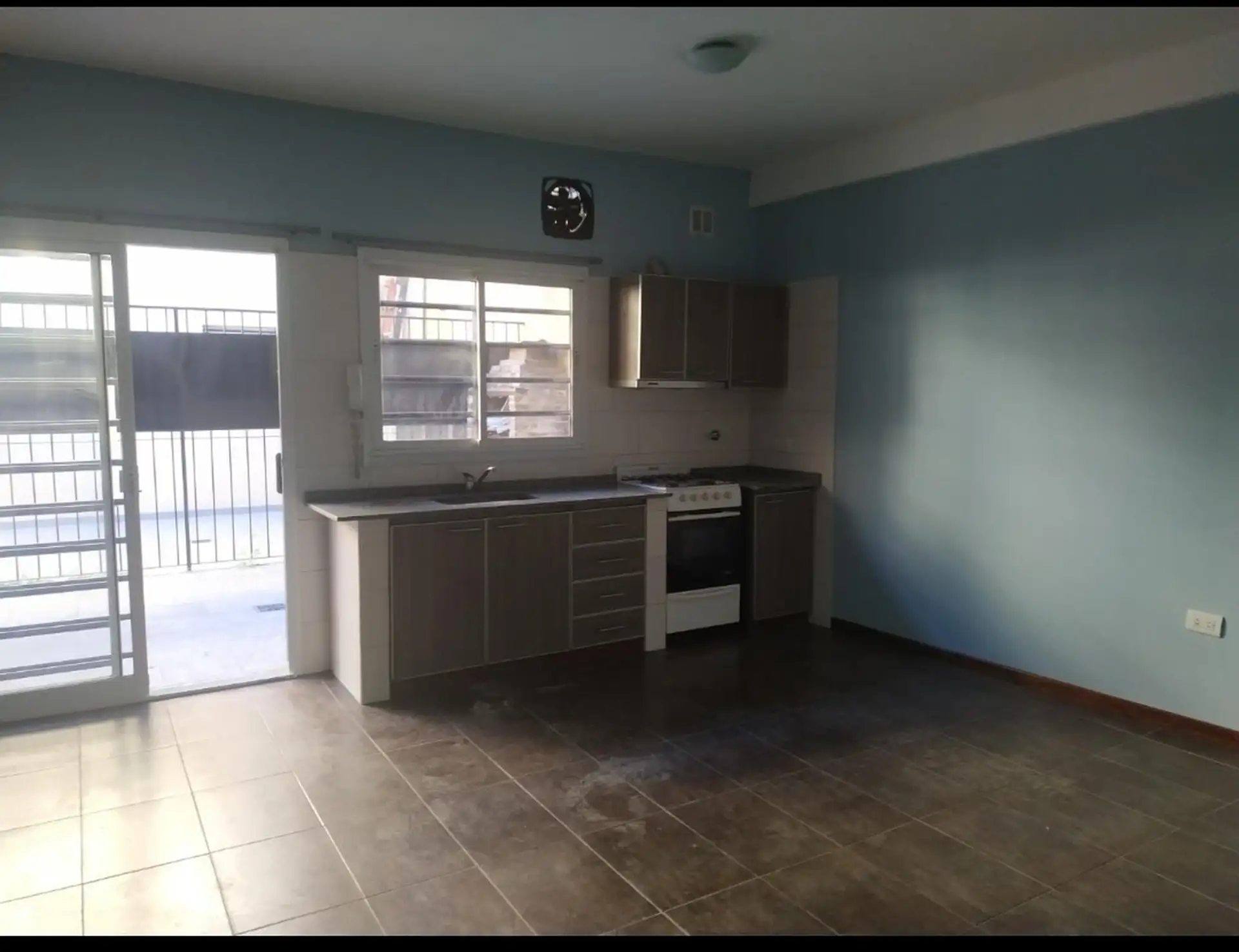 Ground-floor or upper PH with 1 bedroom in Gerli, Avellaneda