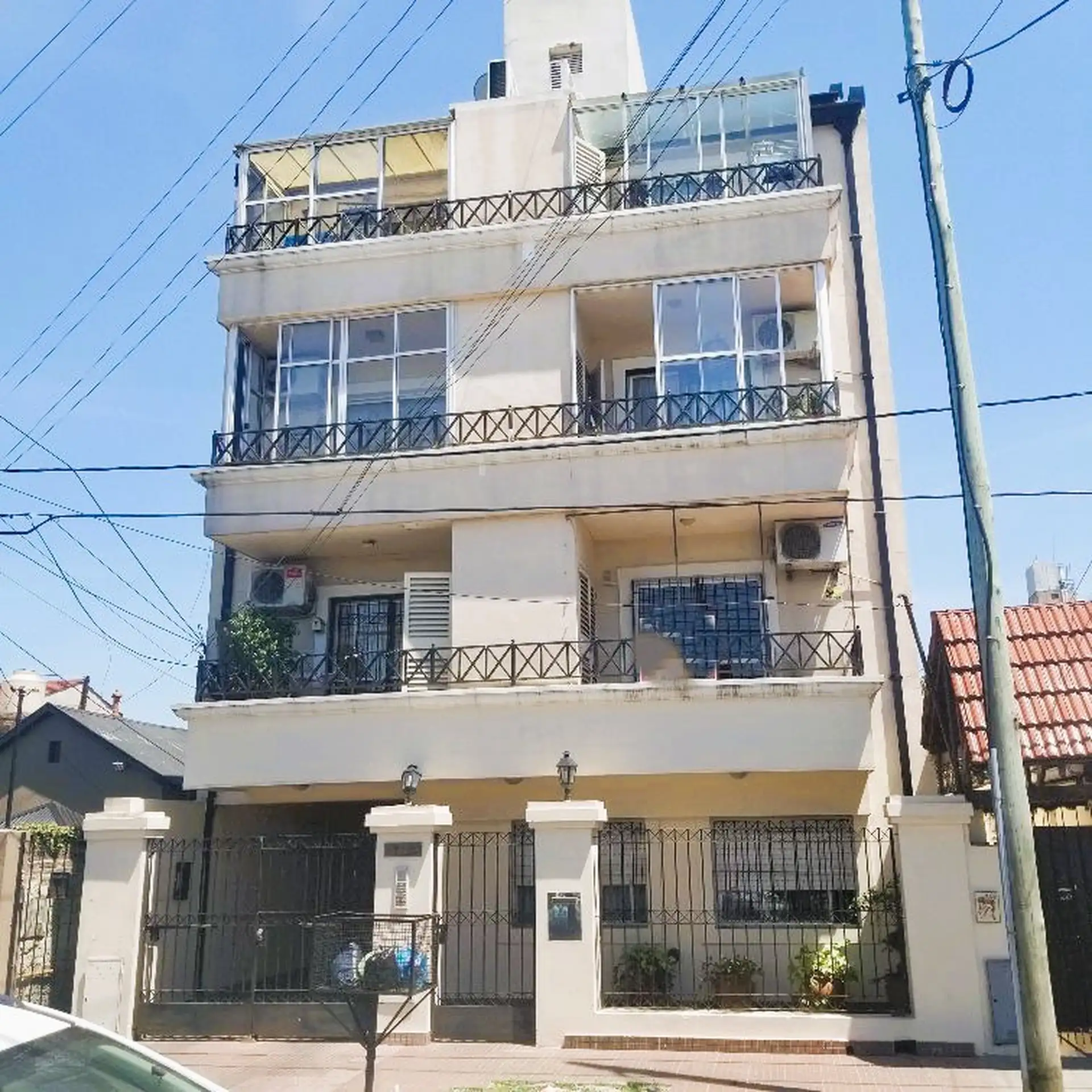 Departamento de 3 ambientes con balcón al frente en Ramos Mejía Sur