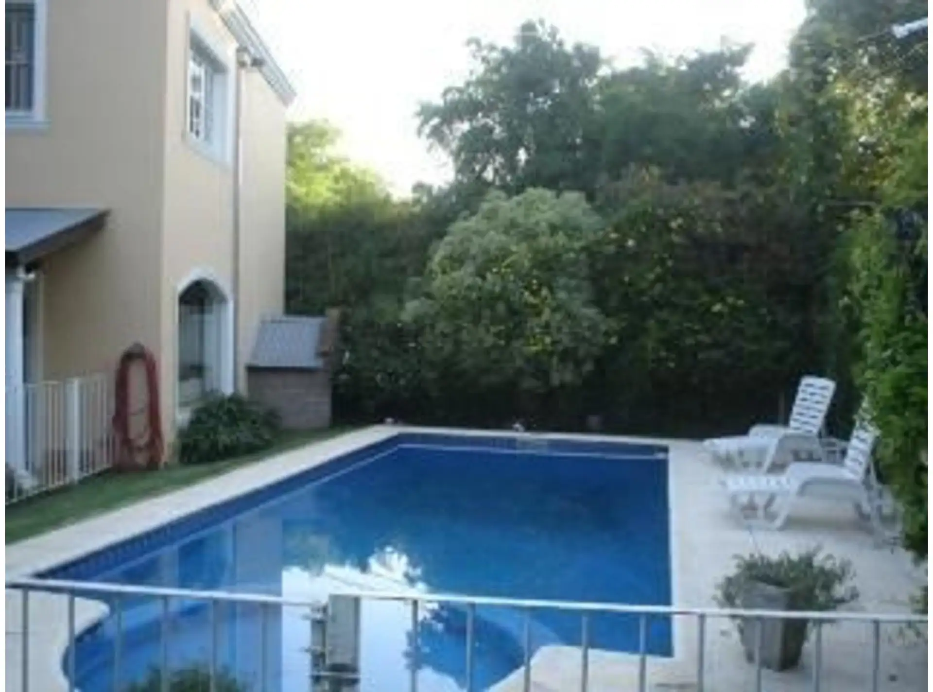 Chalet de 4 dormitorios en Ituzaingó (Barrio Parque Leloir)