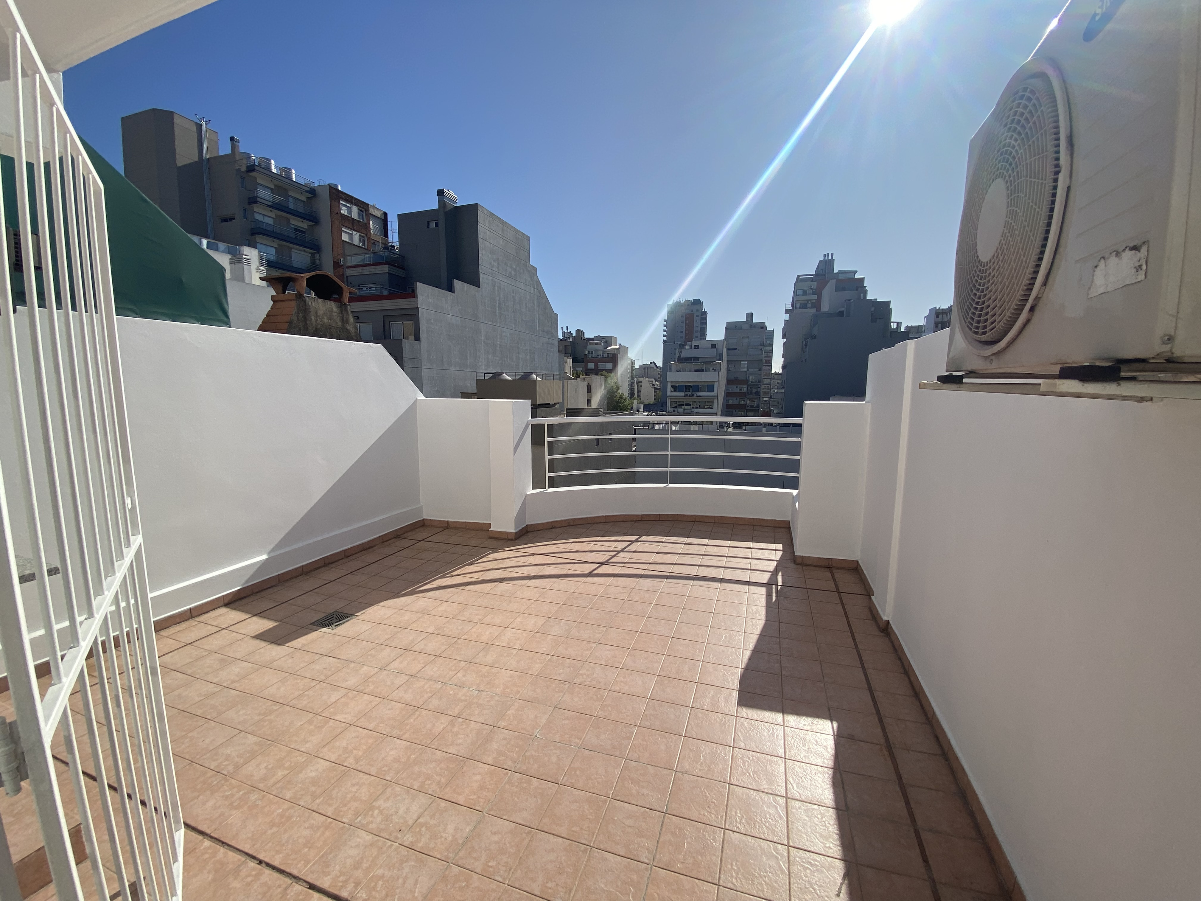 Kitnet para alugar em Belgrano com terraço-varanda de frente