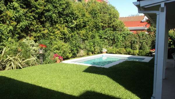 Three-bedroom house for temporary rent in Victoria