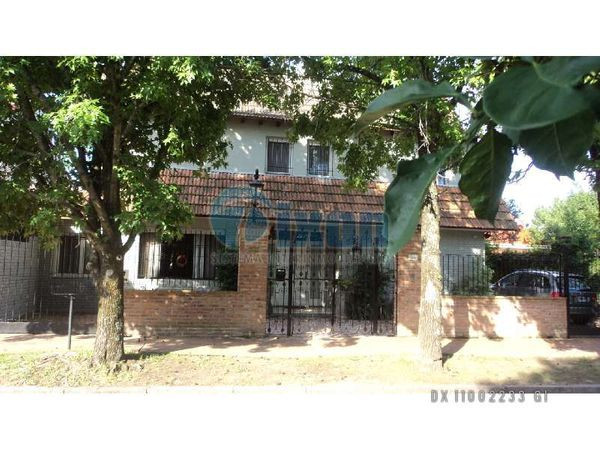 Three-bedroom house for short-term rent in Victoria