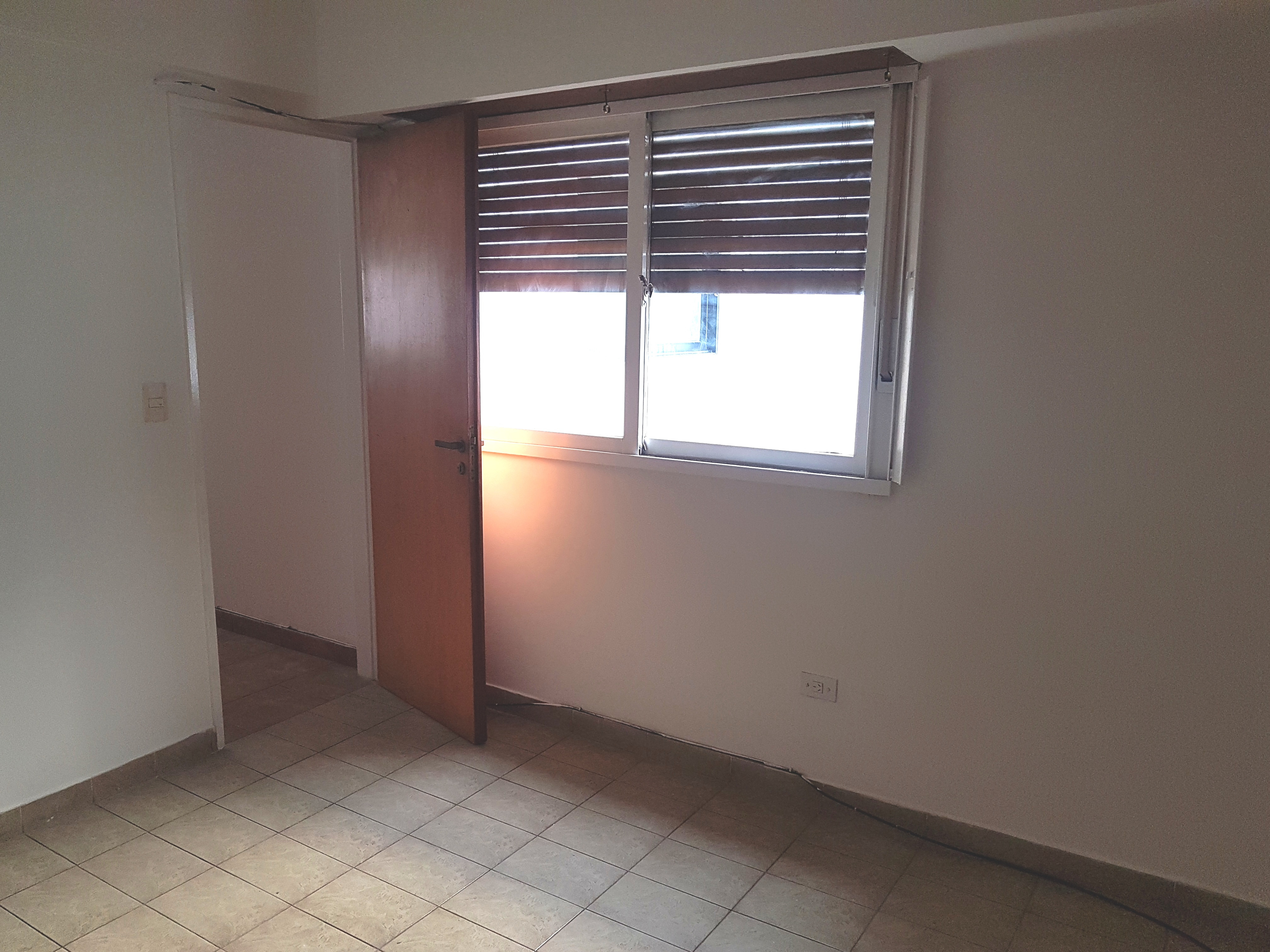 Apartamento de dois dormitórios em Monte Castro