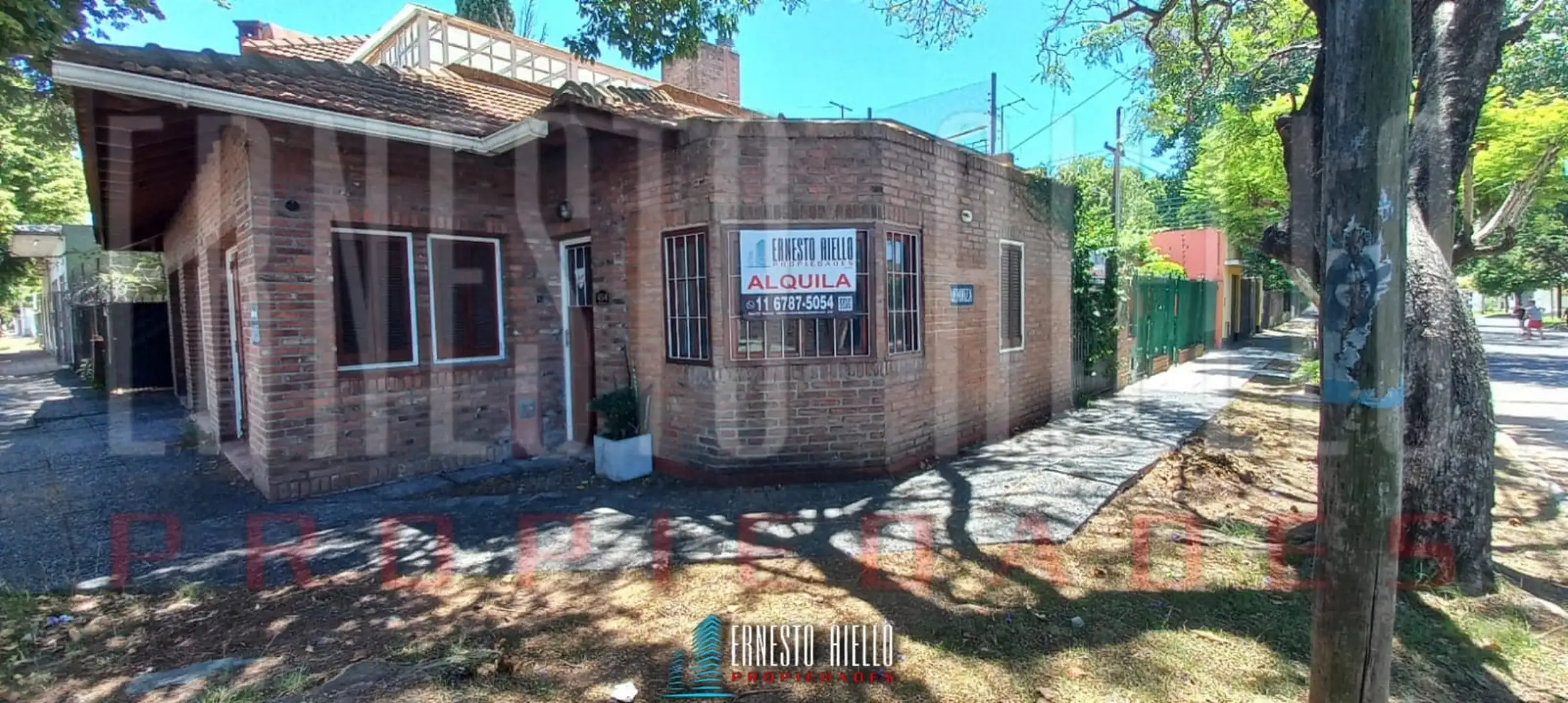 Дом на углу с 1 спальней и парковочным местом в Ezpeleta, Quilmes