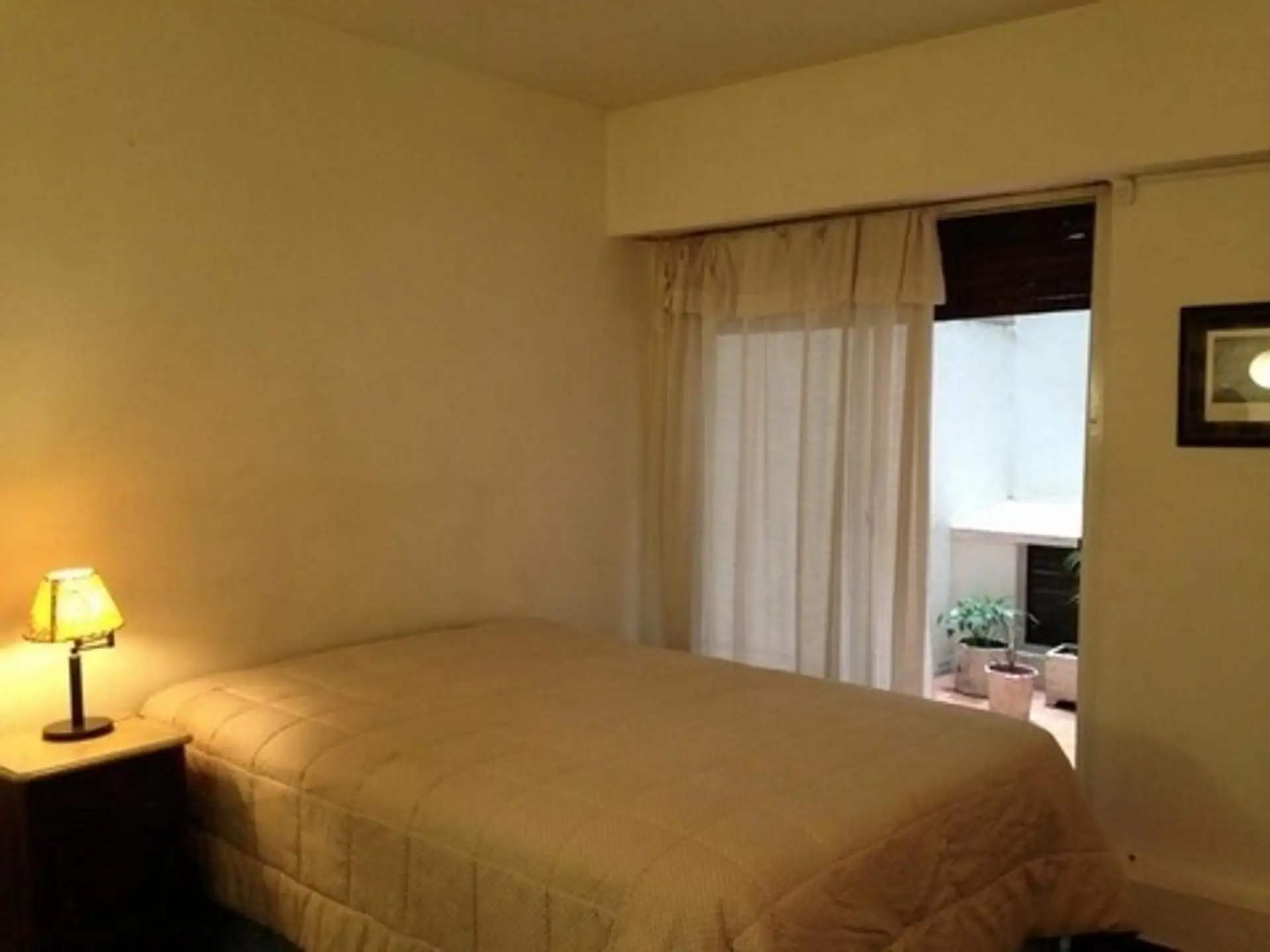 Departamento amoblado de 1 dormitorio con patio en Colegiales