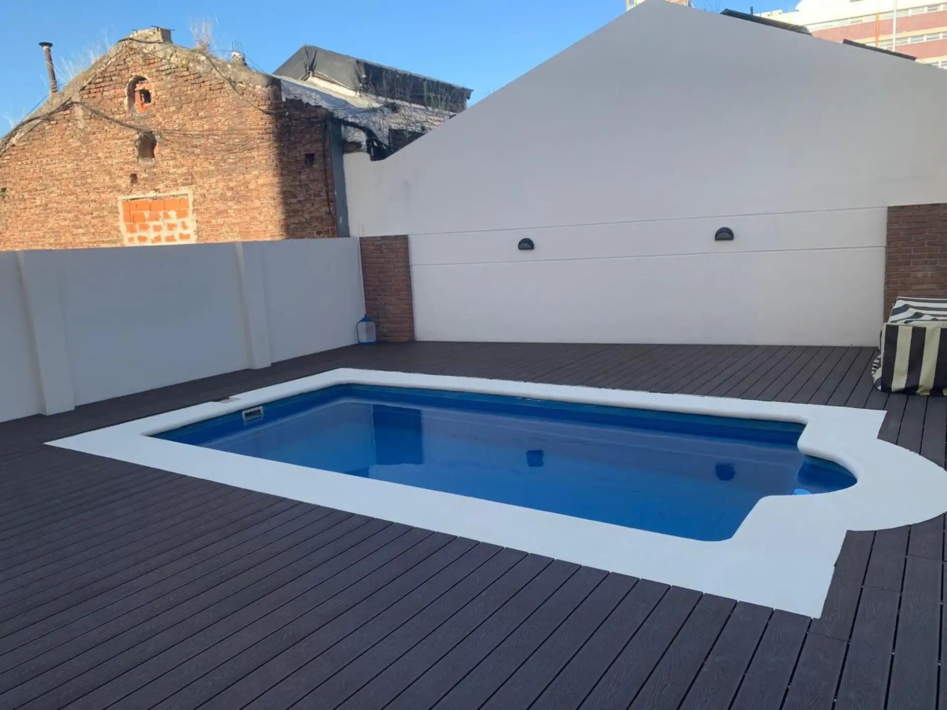 Apartamento de 3 ambientes com piscina, varanda e ar-condicionado em Caballito
