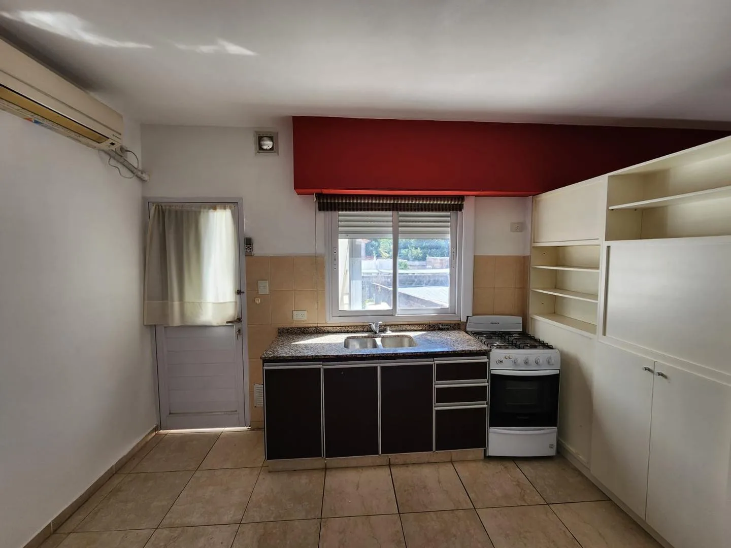 Kitnet térrea com 1 quarto em Tres de Febrero