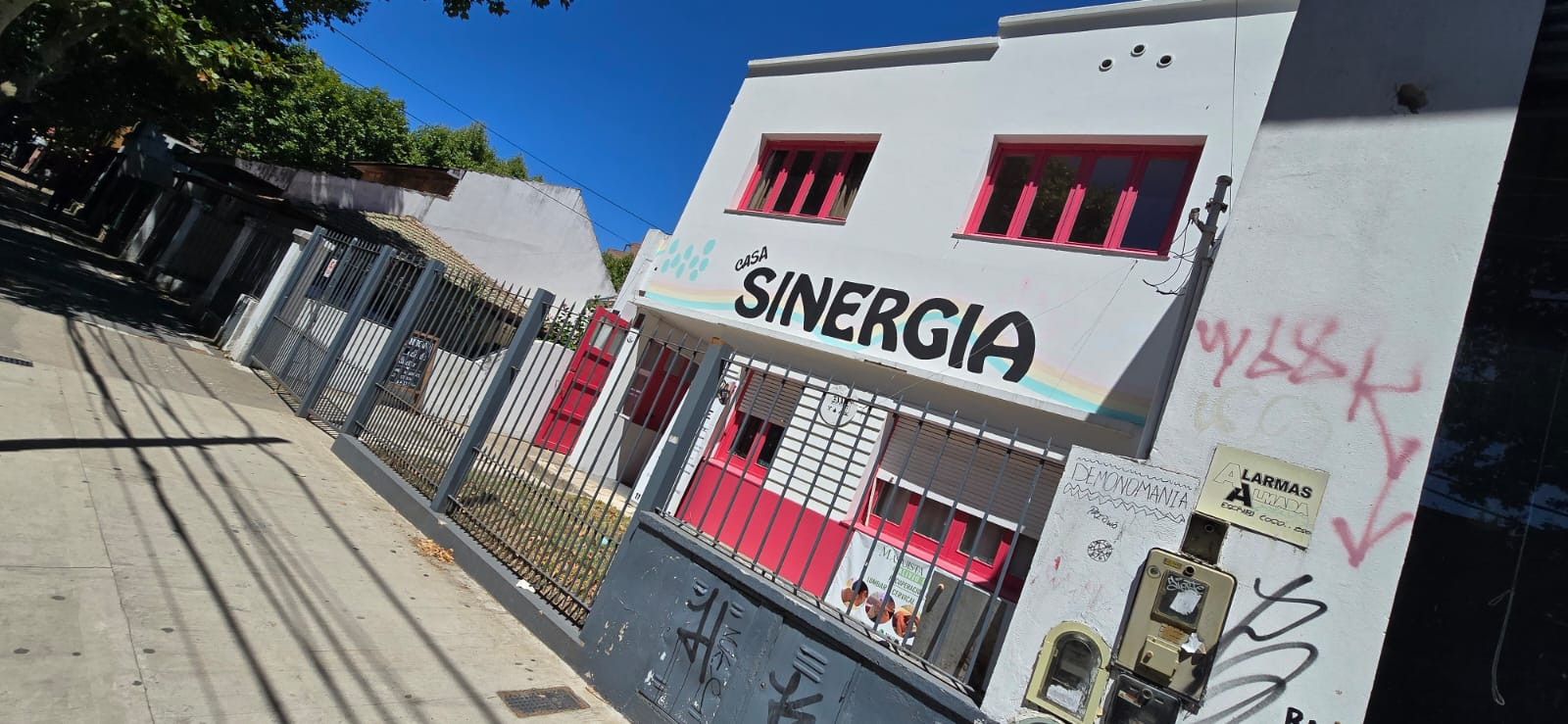 Casa de 4 dormitórios para aluguel comercial em Monte Grande