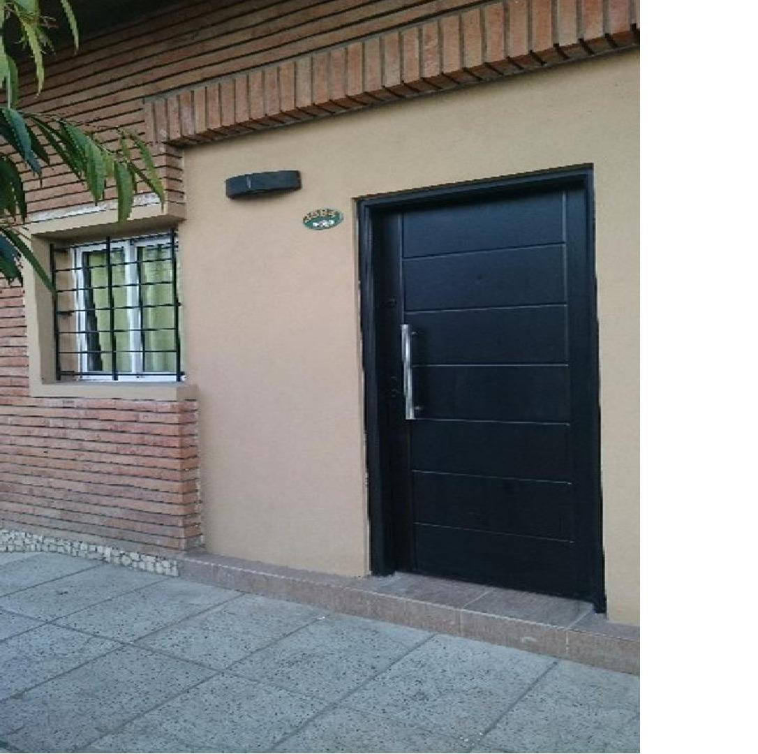 PH de 1 quarto de frente para a rua em Ituzaingó Norte