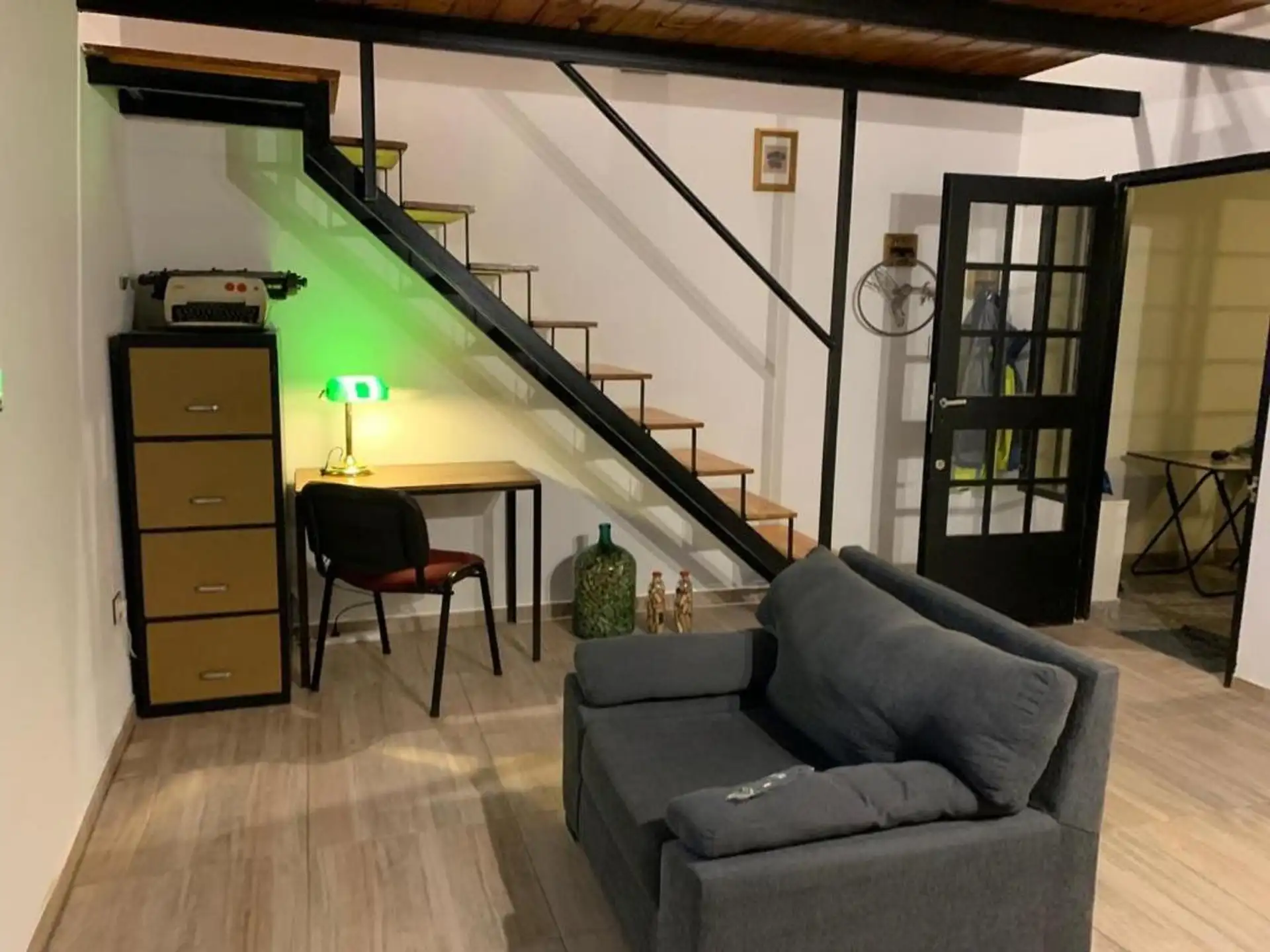 Departamento PH de 2 ambientes con entrepiso y patio en Monte Castro