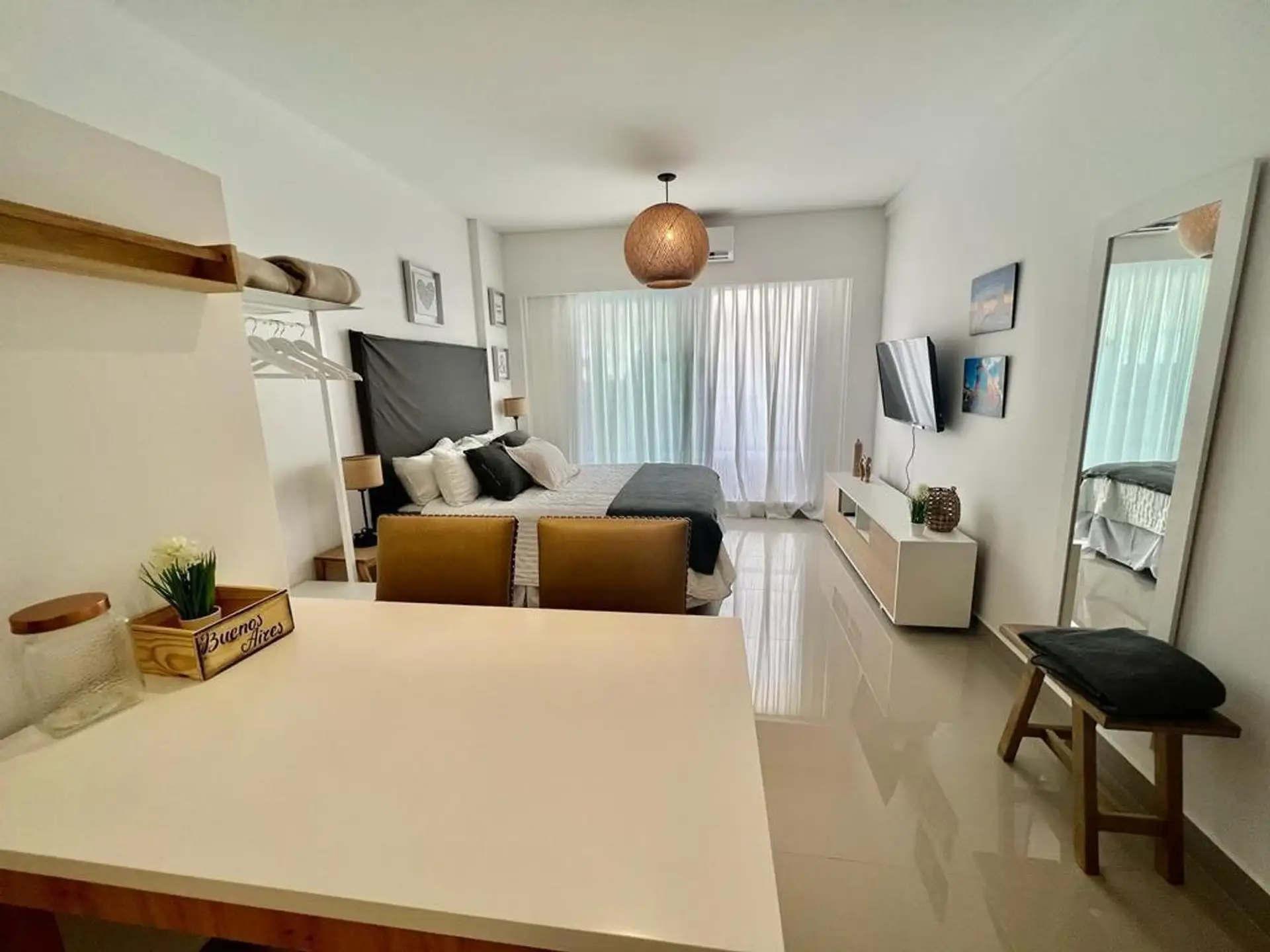 Monoambiente amoblado en Monserrat con balcón al contrafrente