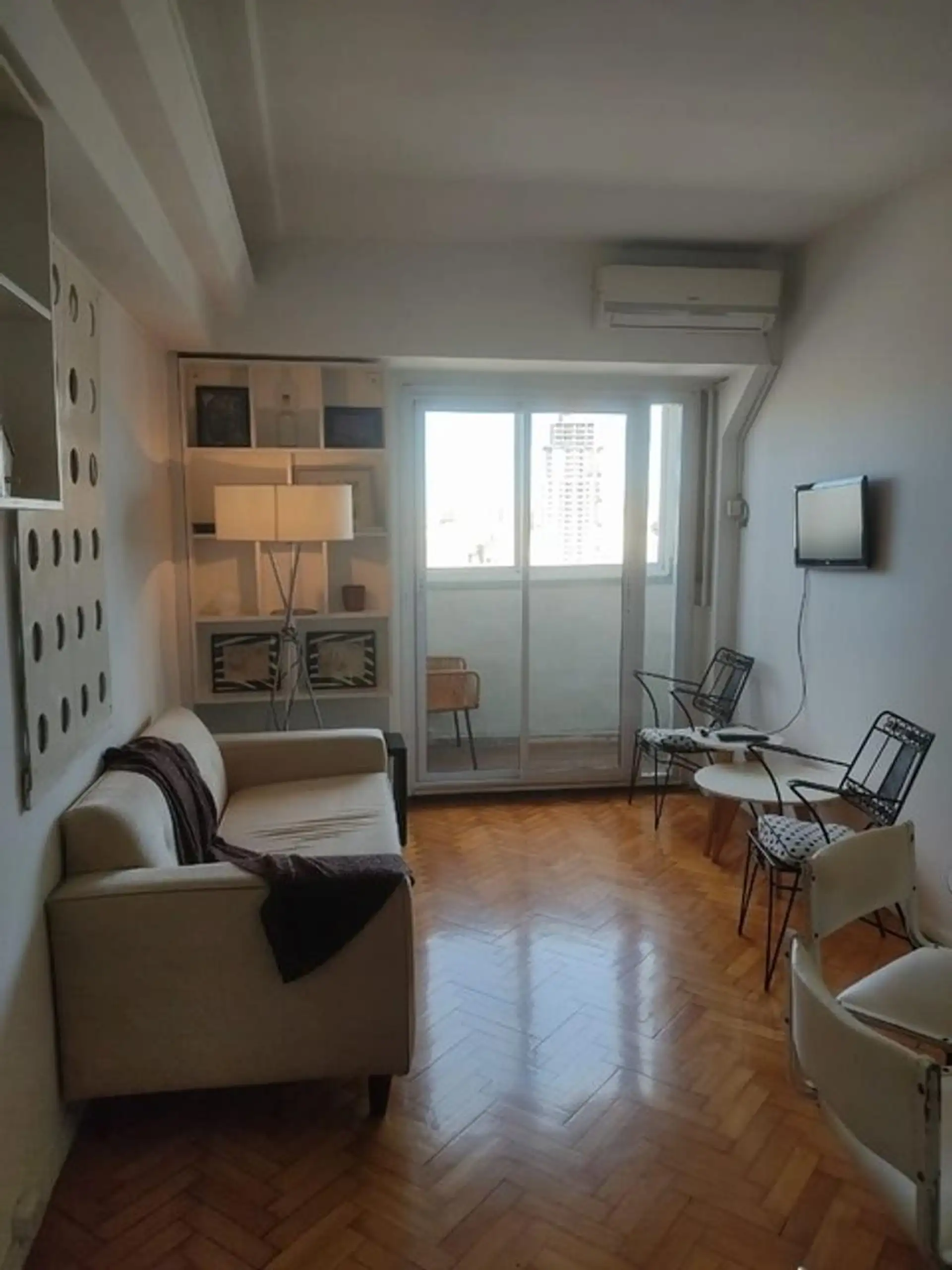 Apartamento de 2 ambientes em Balvanera com varanda
