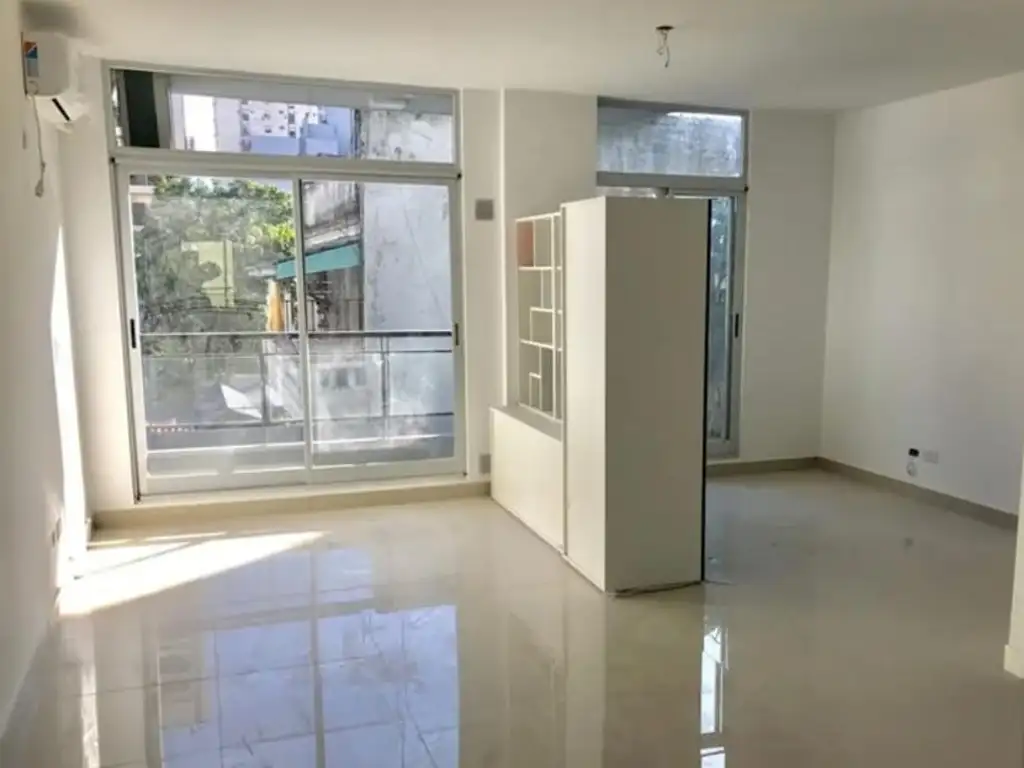 Estúdio de frente, varanda