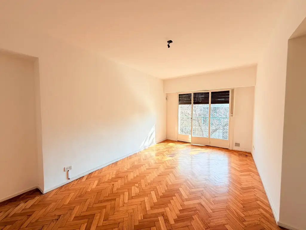 3-room apartment with front balcony