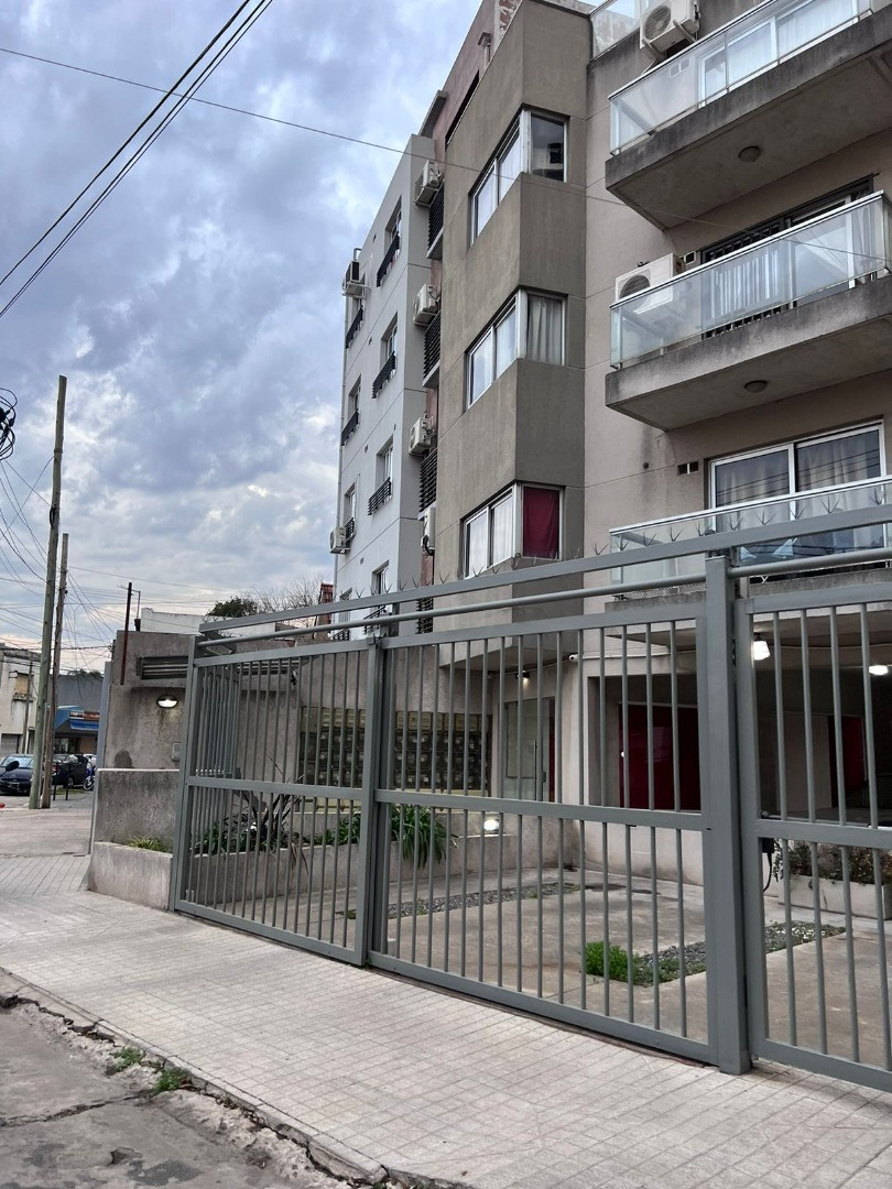 Kitnet de 1 quarto com varanda em Morón