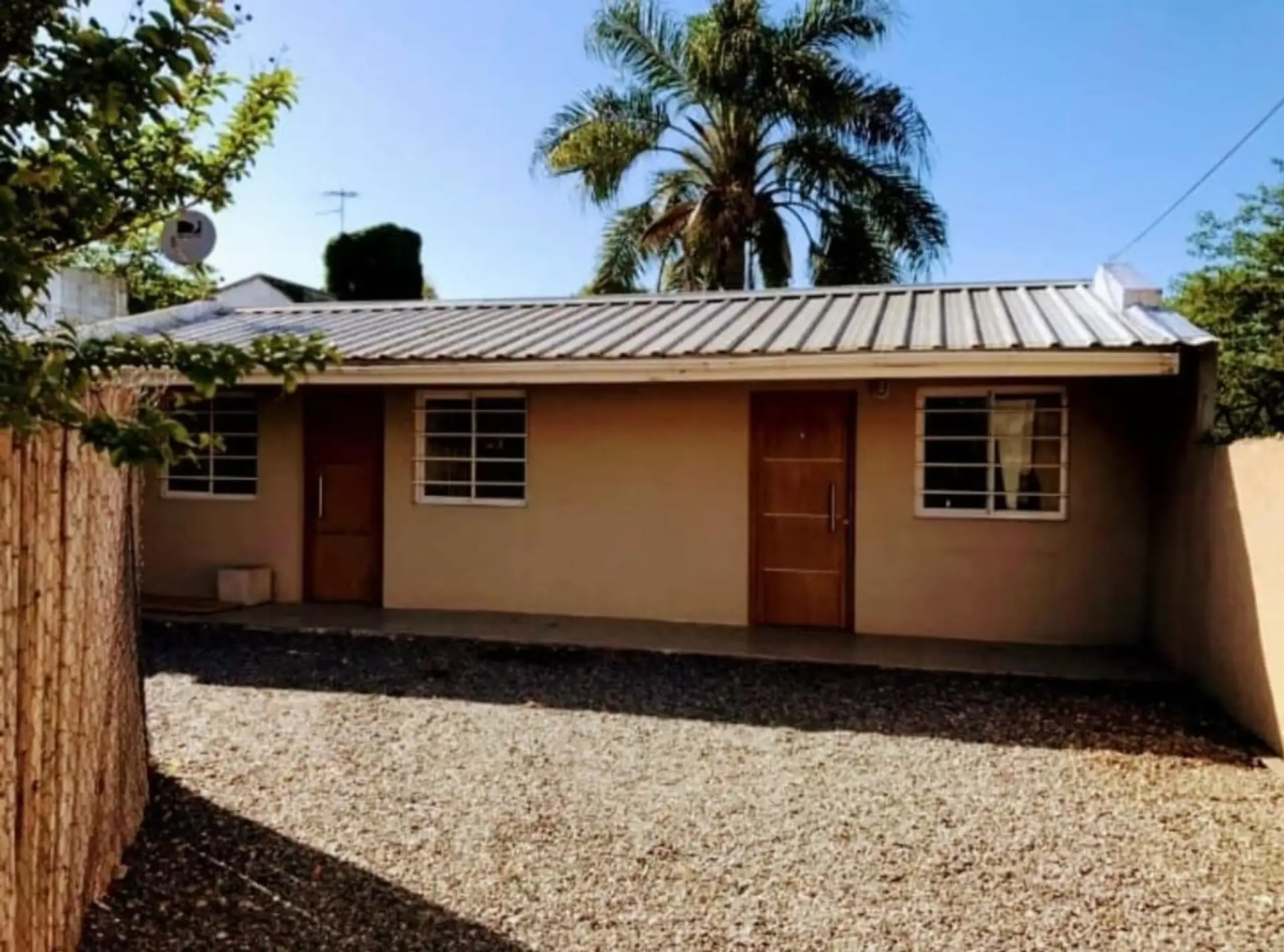 1 dormitorio con patio propio