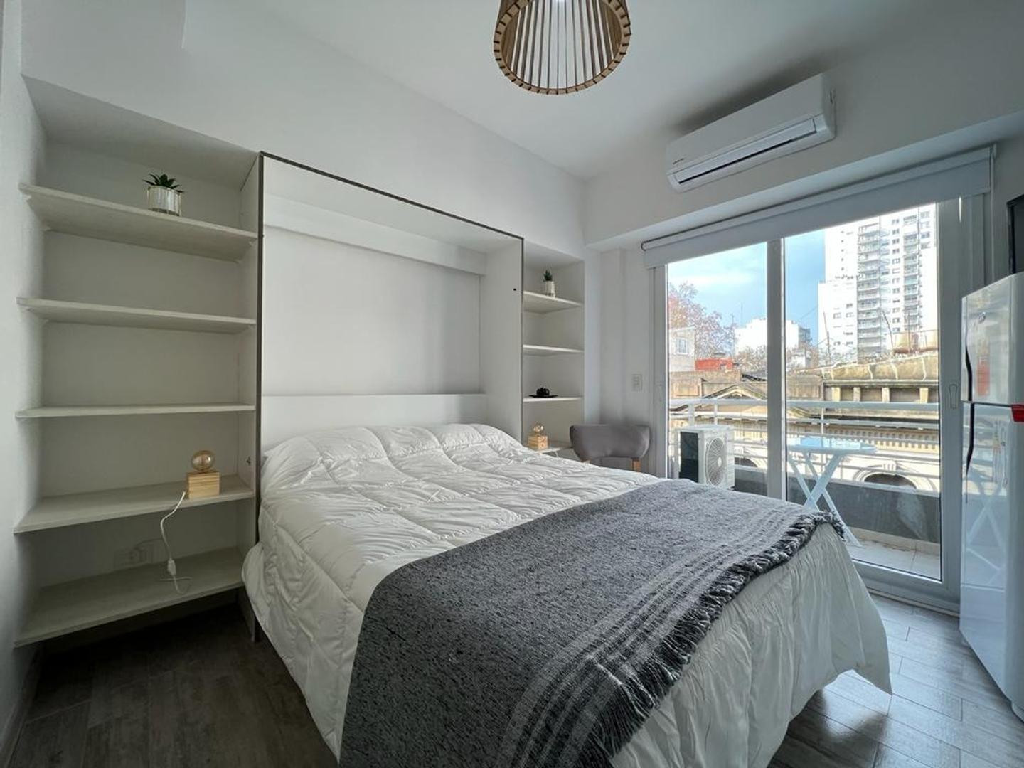 Квартира-студия с балконом в Flores