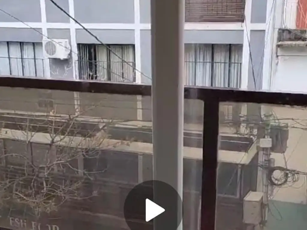 Monoambiente con balcón