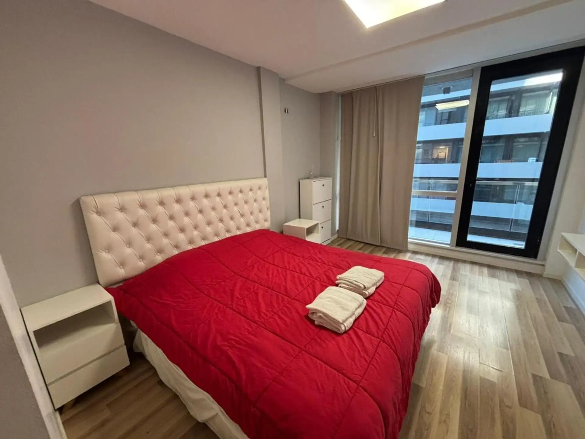 Departamento de 2 ambientes amoblado con balcón corrido en Puerto Madero