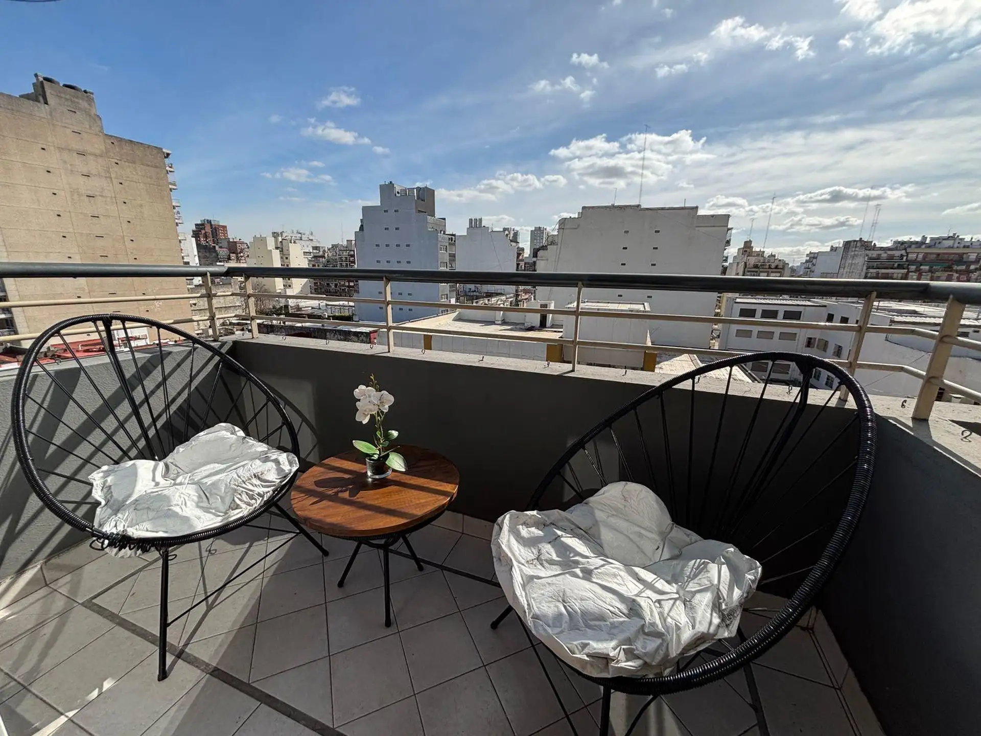 Квартира-студия в аренду на временный срок в Flores