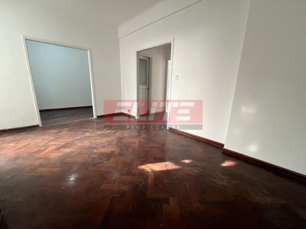 3 ambientes con balcón al frente