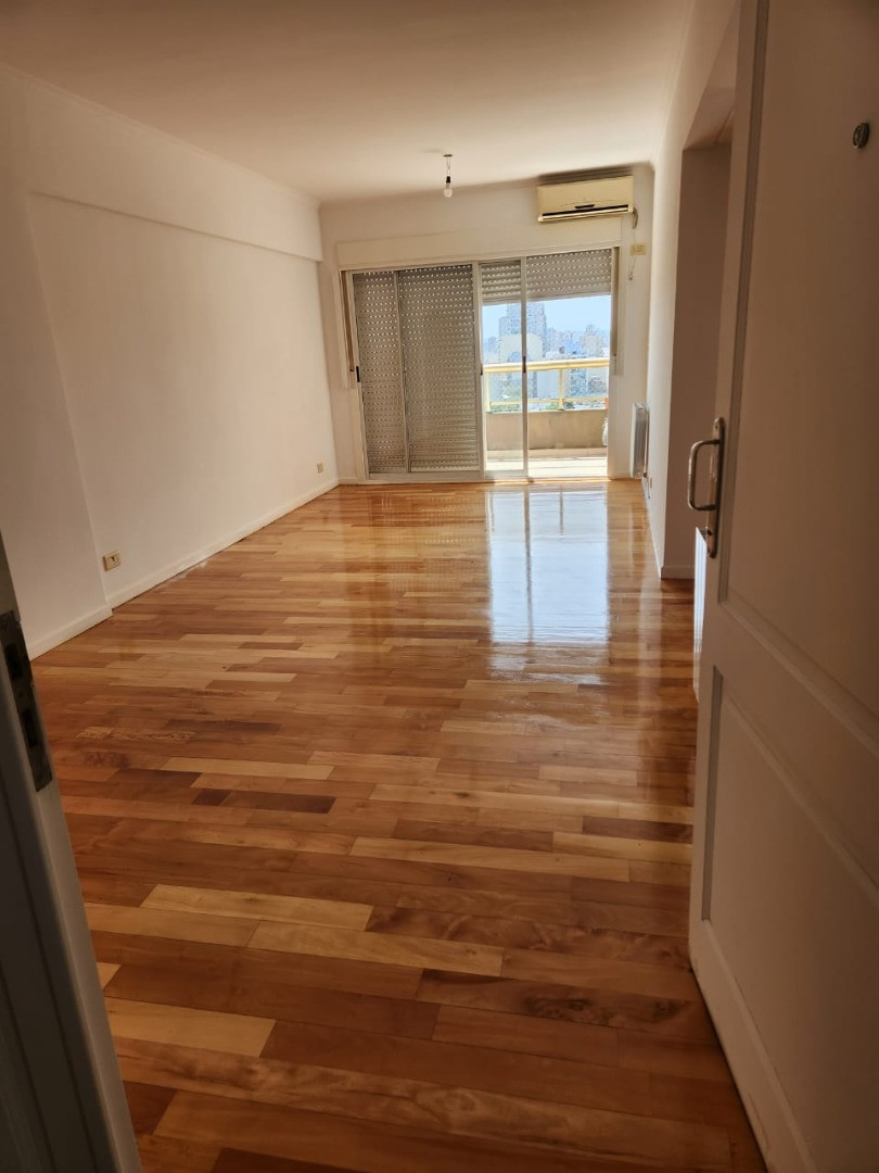 Two-bedroom three-room apartment in Caballito