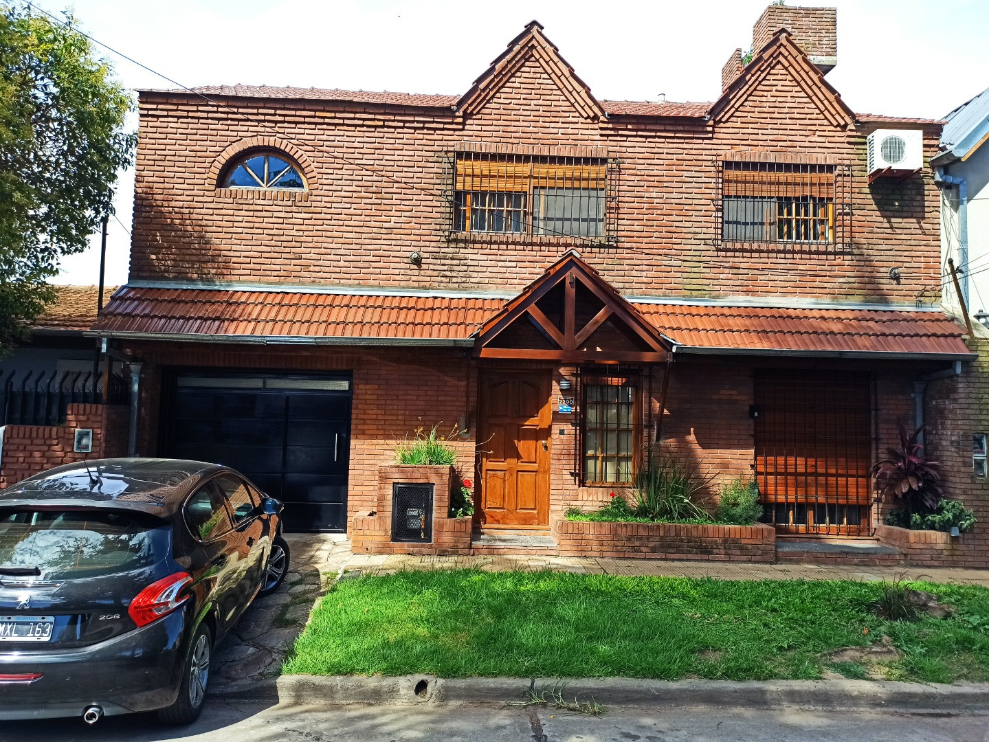 Four-bedroom house in Martínez near Unicenter