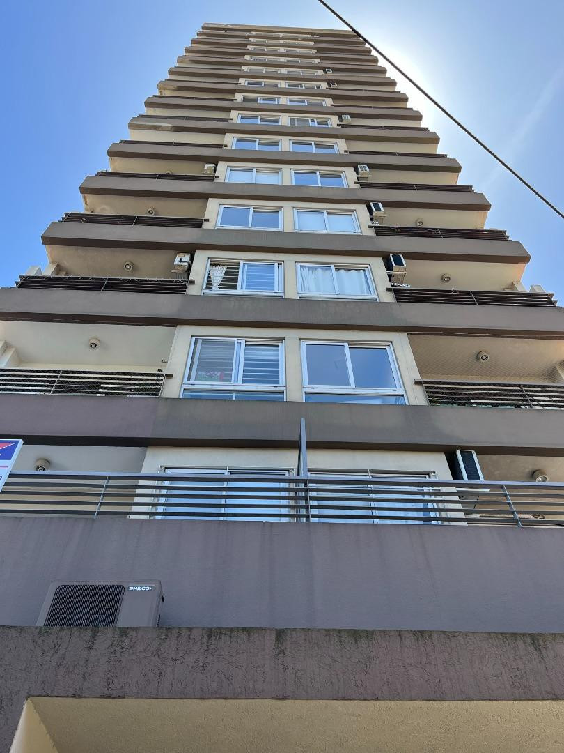 Two-room apartment with balcony in Banfield