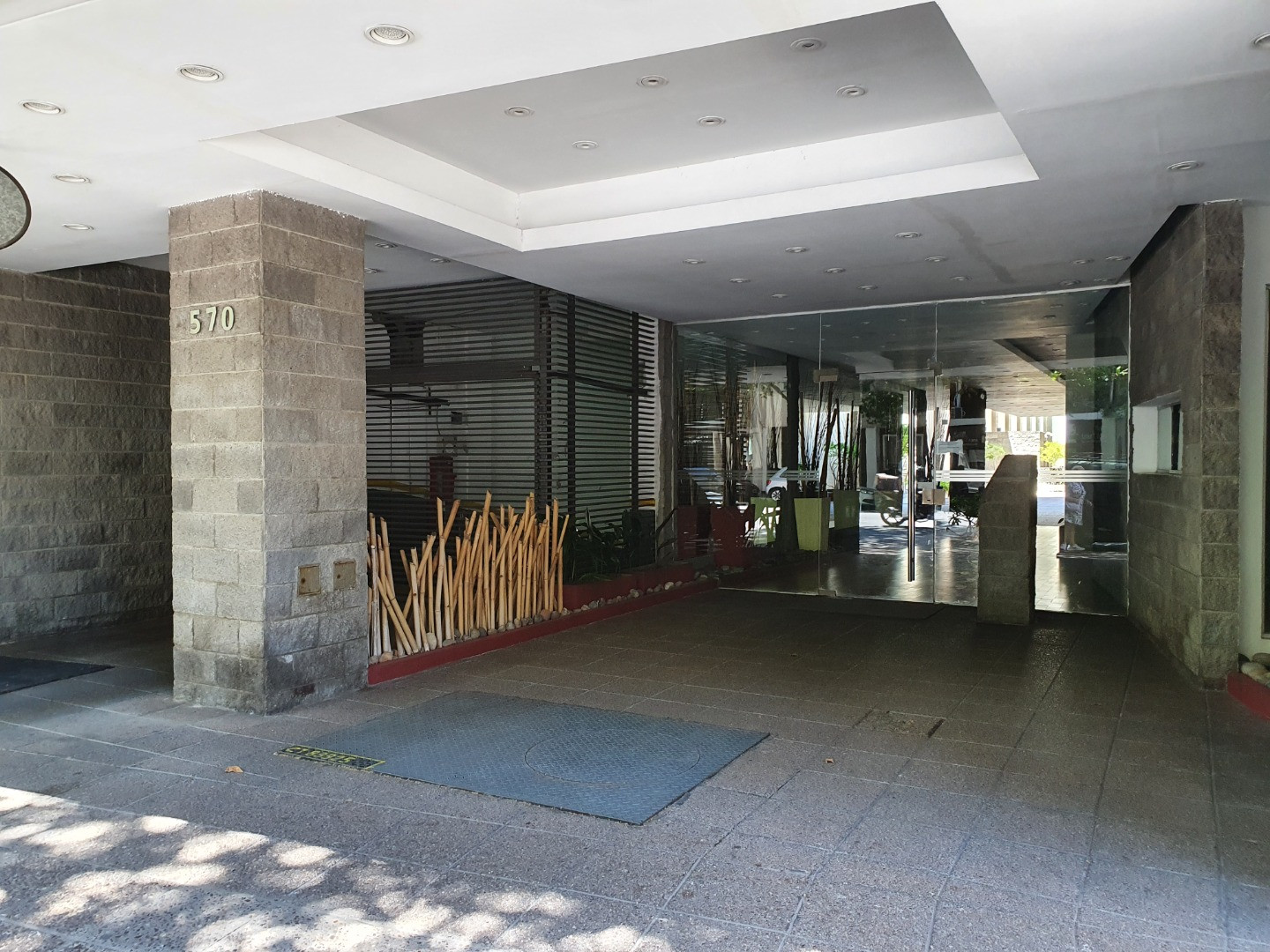 Two-room apartment with assigned parking in Caballito