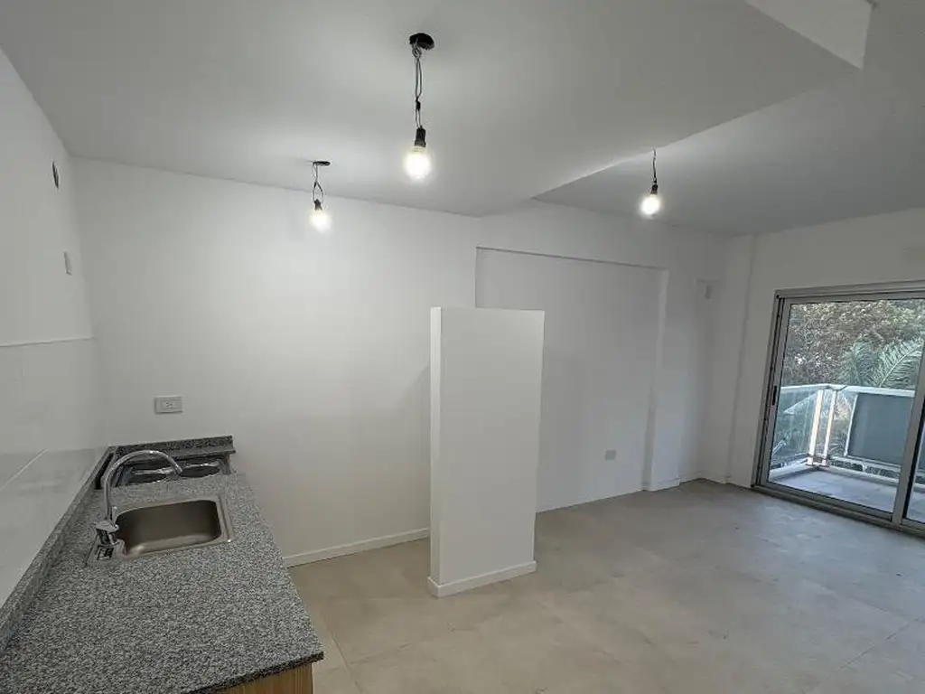 Студия 40 м², балкон и двойные окна