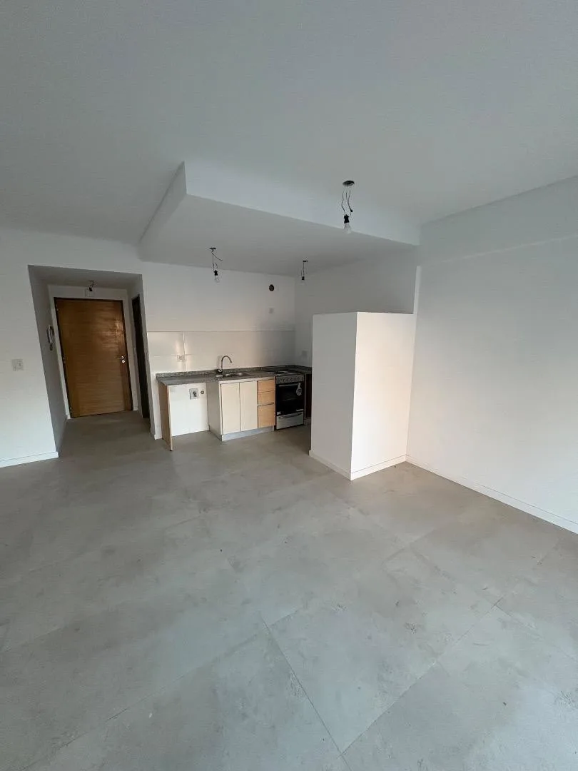Monoambiente 40 m², balcón y doble vidrio