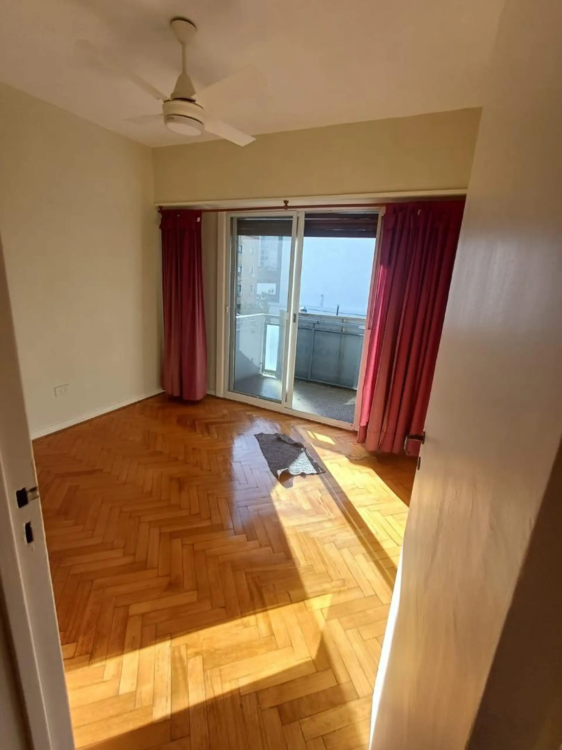 Трёхкомнатная квартира с балконом в Almagro