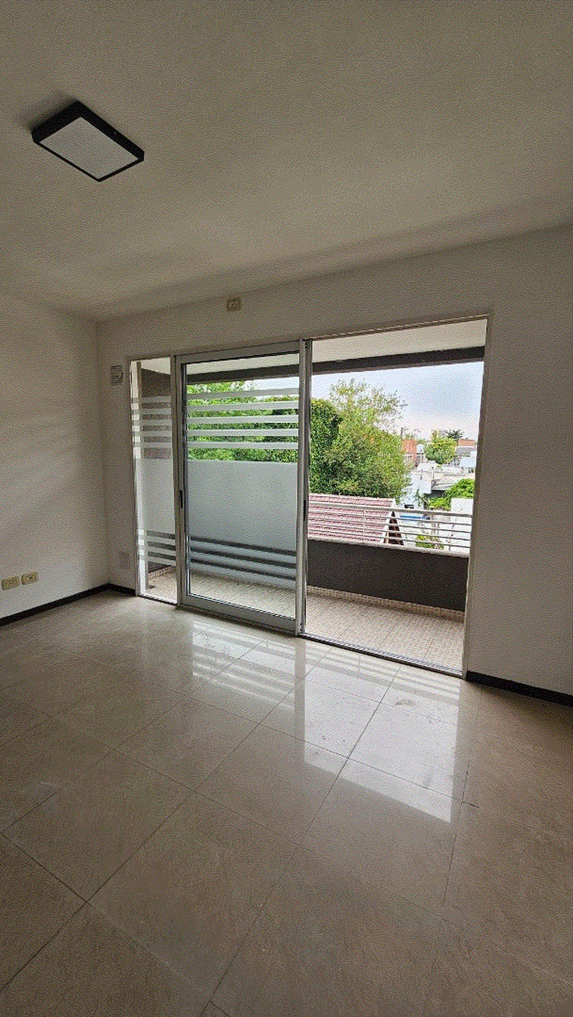 PH de 2 ambientes con balcón en Monte Castro