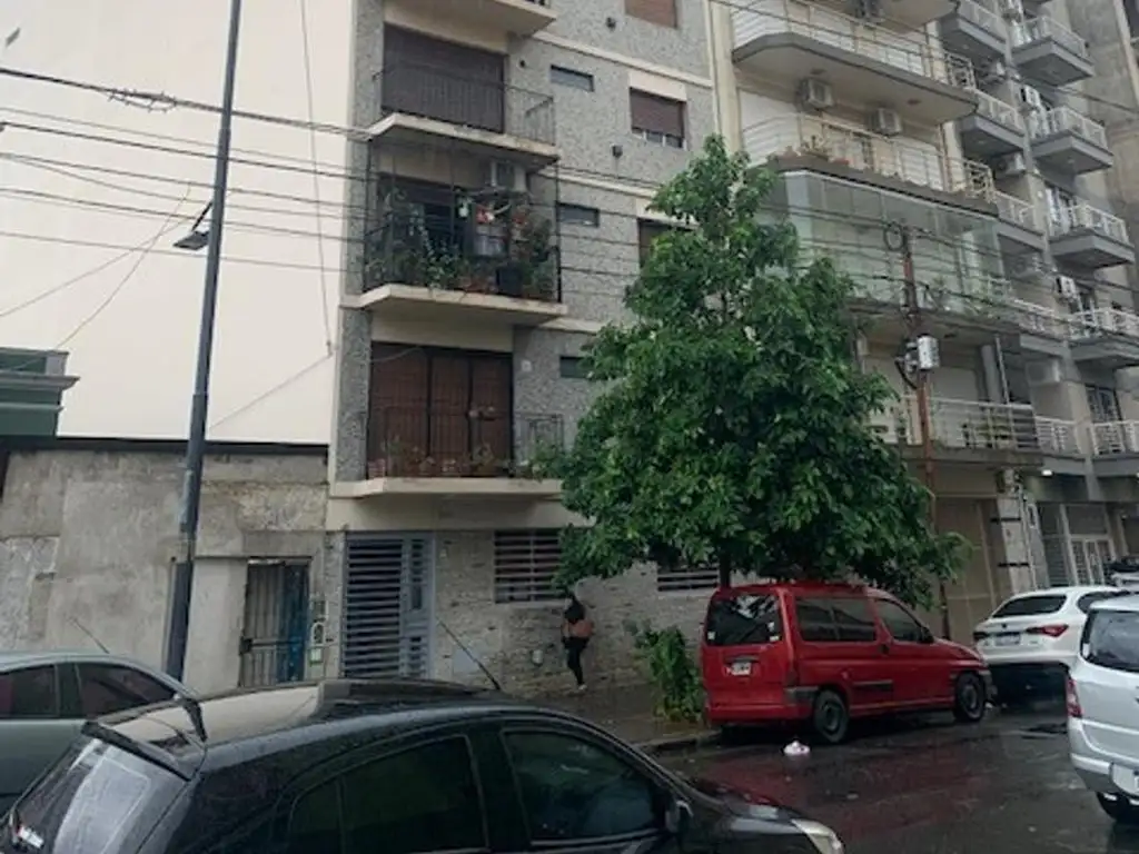 3-room front-facing with balcony