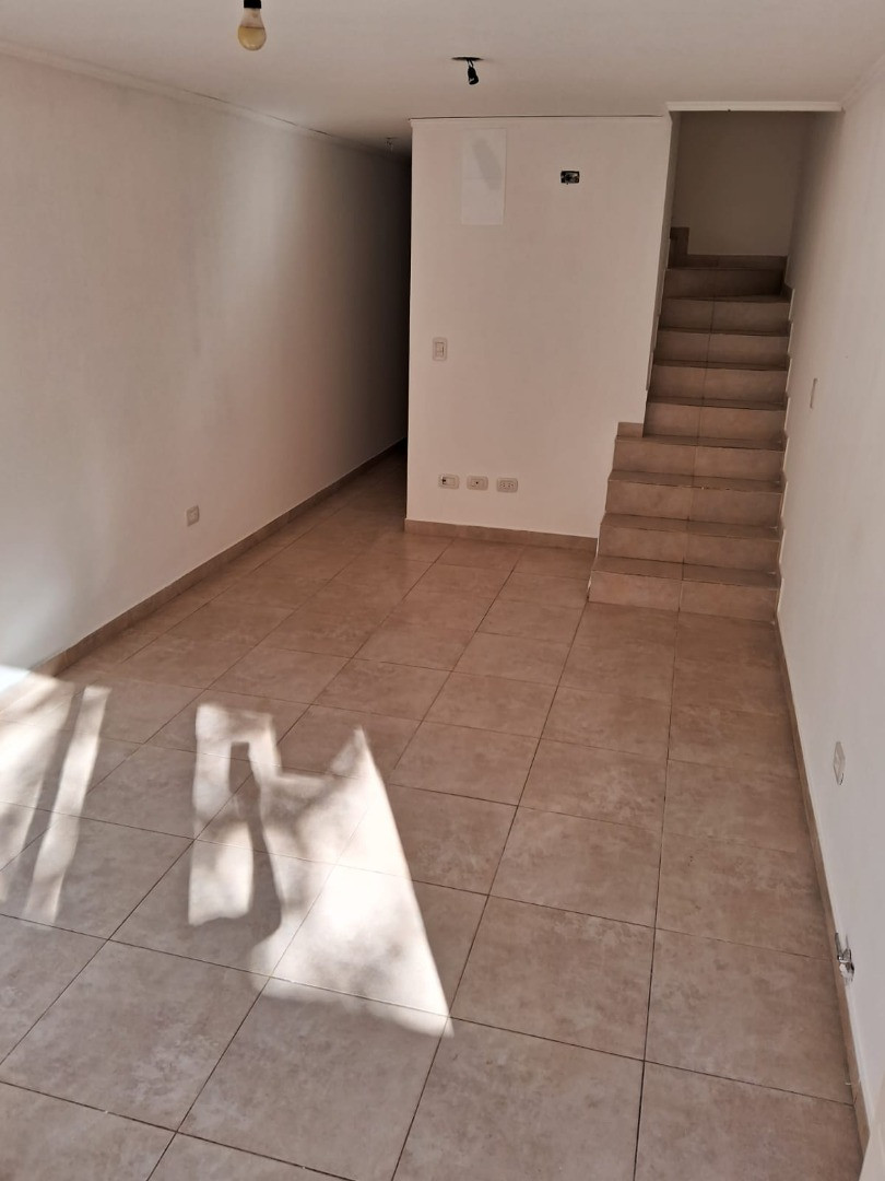 Apartamento tipo dúplex com 2 dormitórios em Ituzaingó